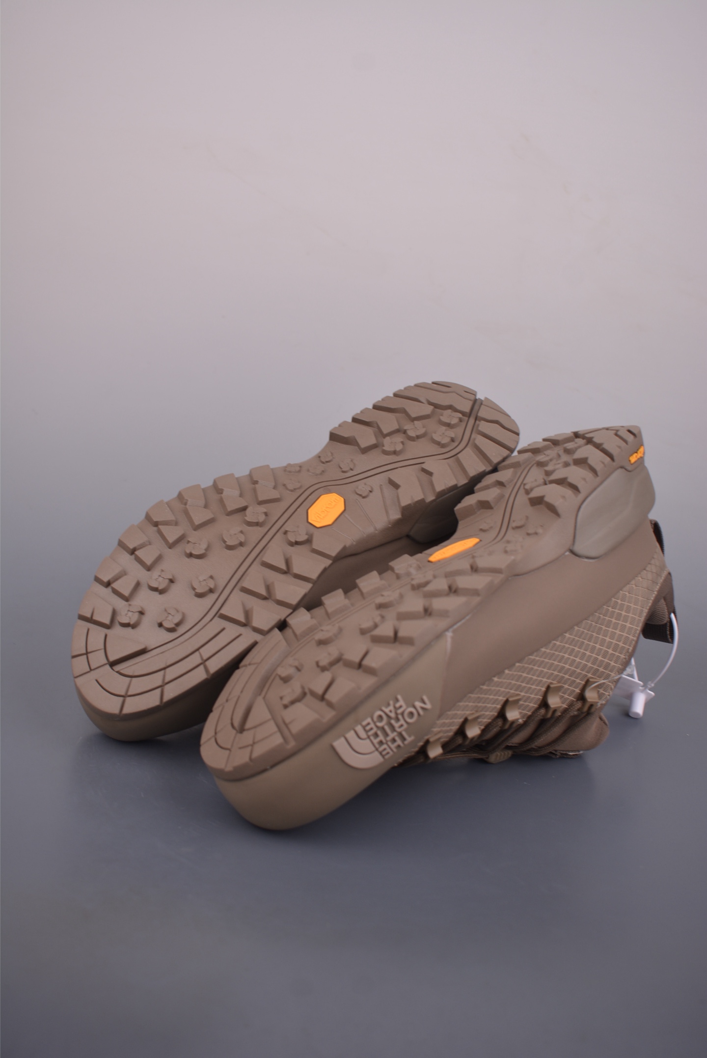 北面THE NORTH FACE GLENCLYFFE 面料采用进口磨砂牛皮 NF0A817BC89