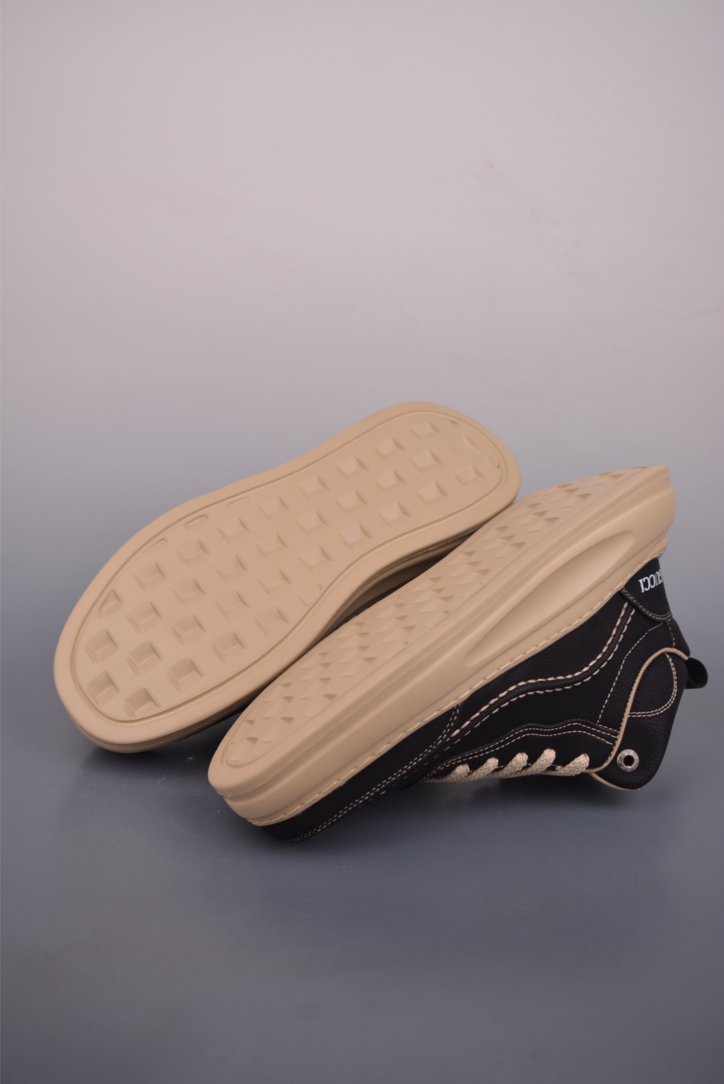 220 GUCCI 古驰今年最新款男鞋 889988