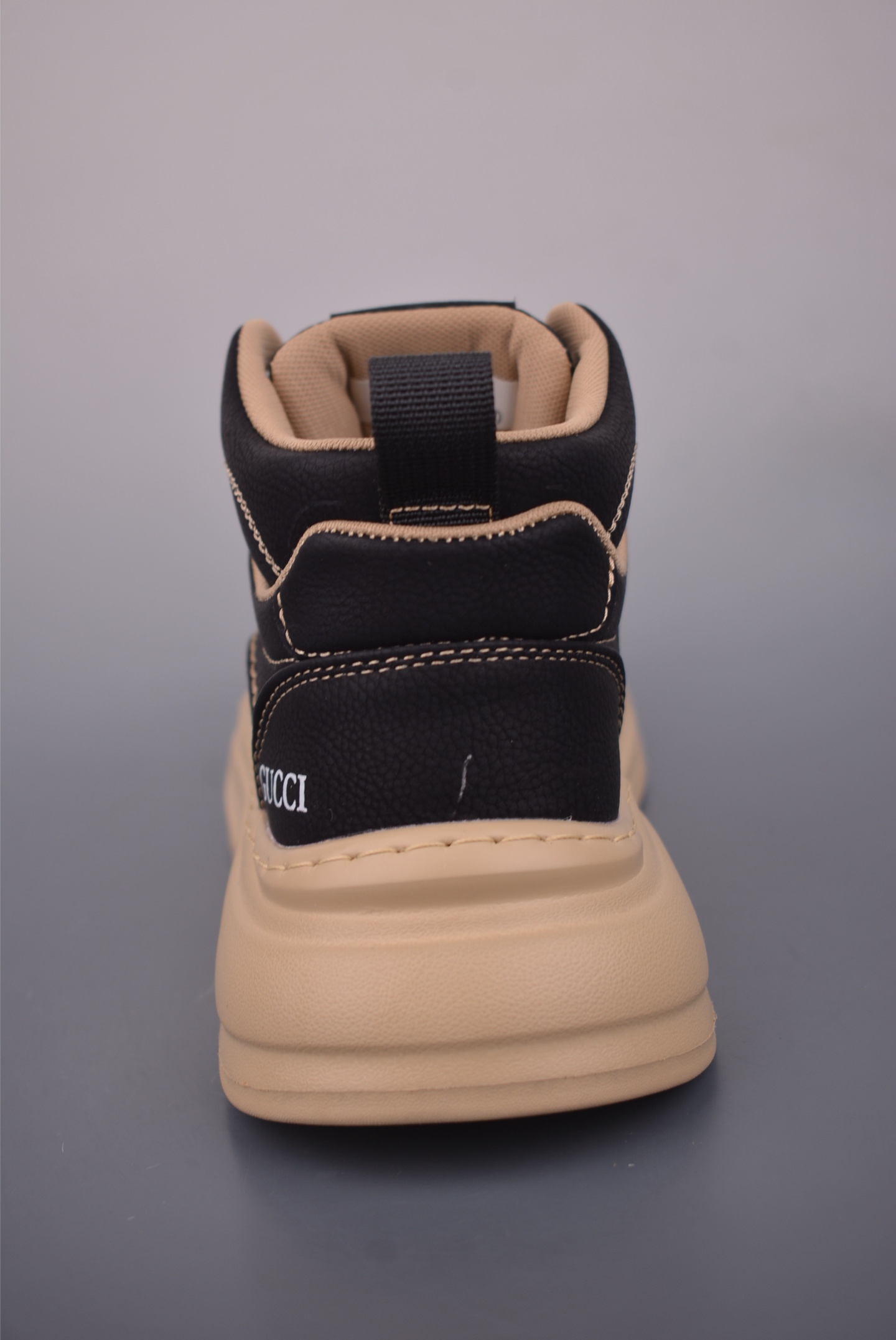 220 GUCCI 古驰今年最新款男鞋 889988