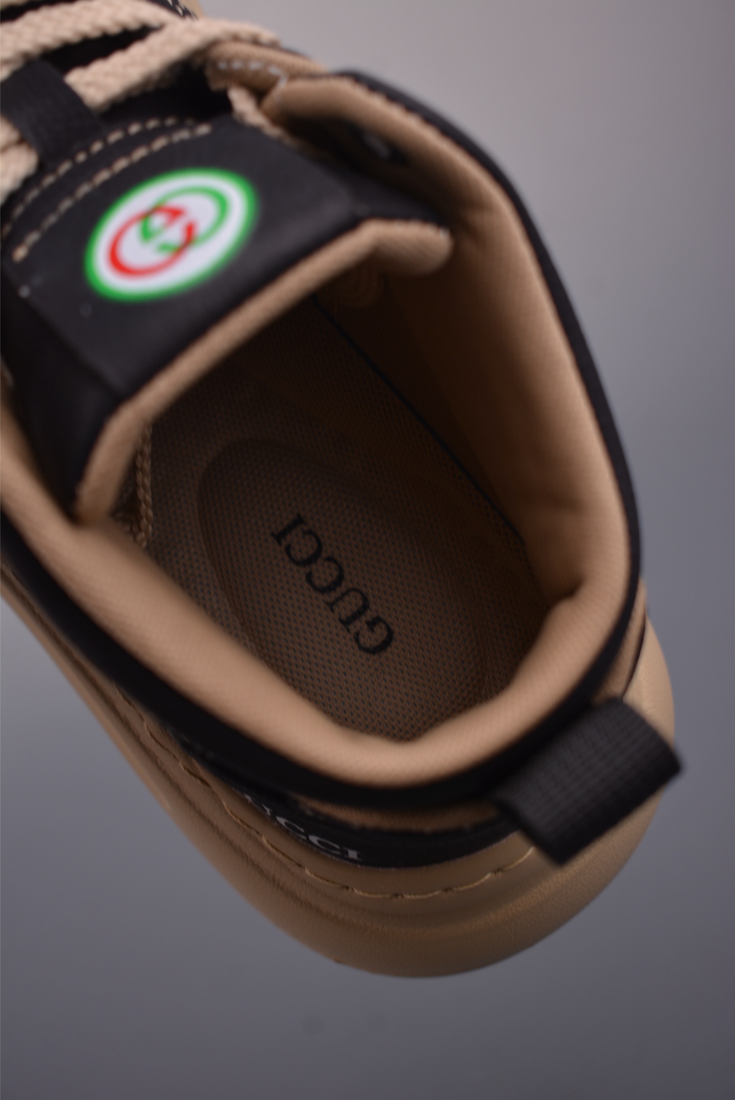 220 GUCCI 古驰今年最新款男鞋 889988