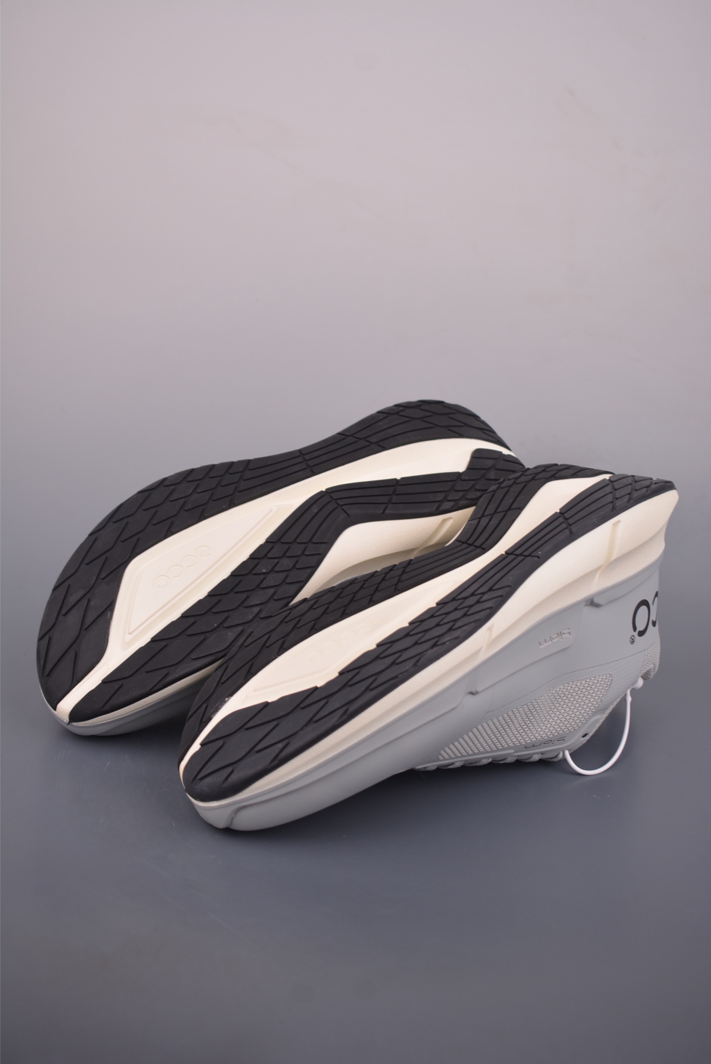 280 ECCO爱步休闲鞋秋 25年新款时尚德训鞋 经典百搭板鞋 875825