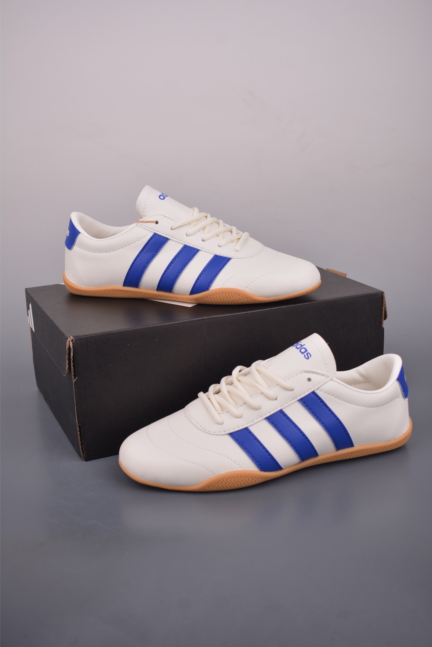 130 adidad GRAND COURT LO 网球运动休闲板鞋 JQ9689