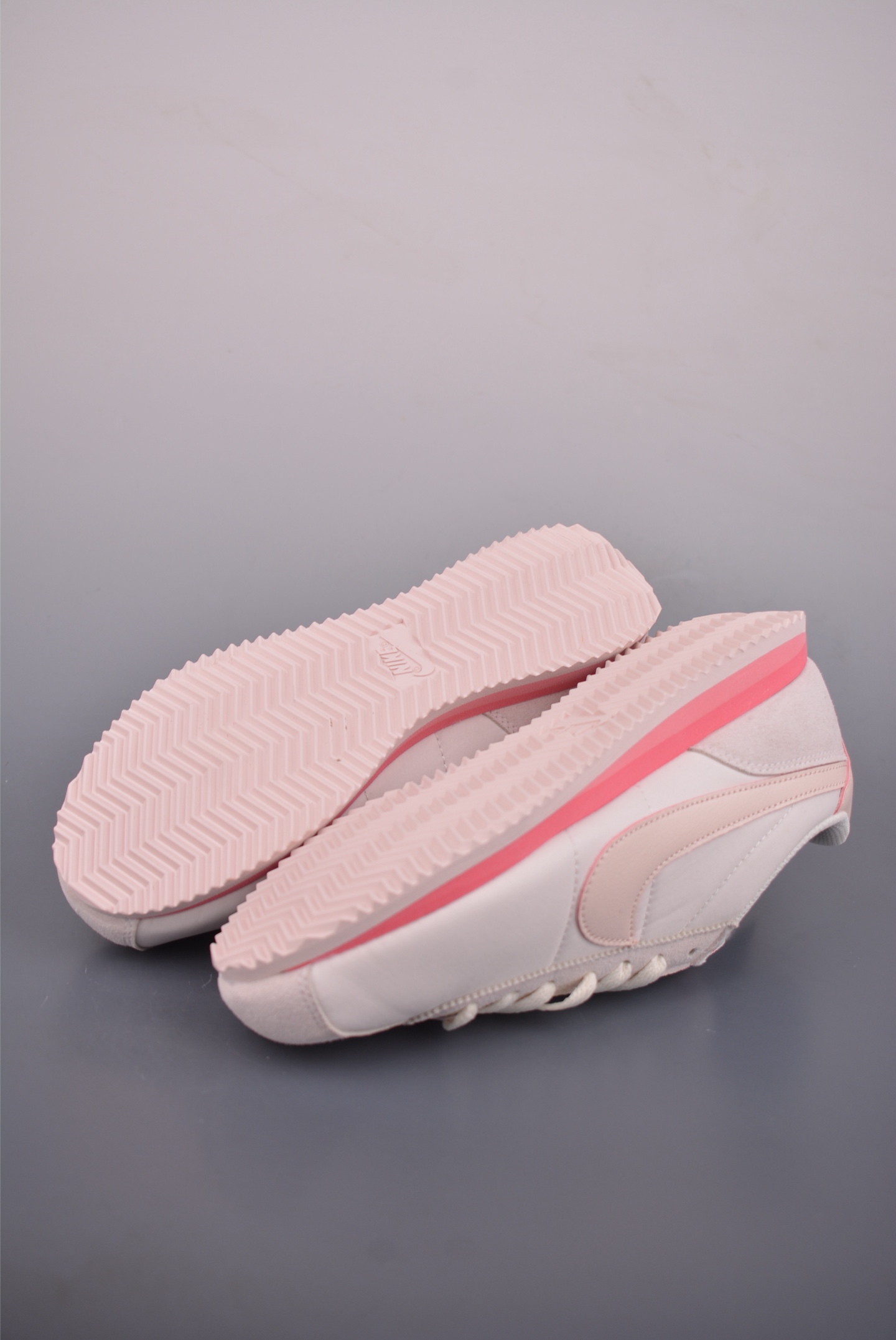 原装渠道订单 实体充正操作 Nike Classic Cortez Leather 秉承元年款经典风格 HF6410-666