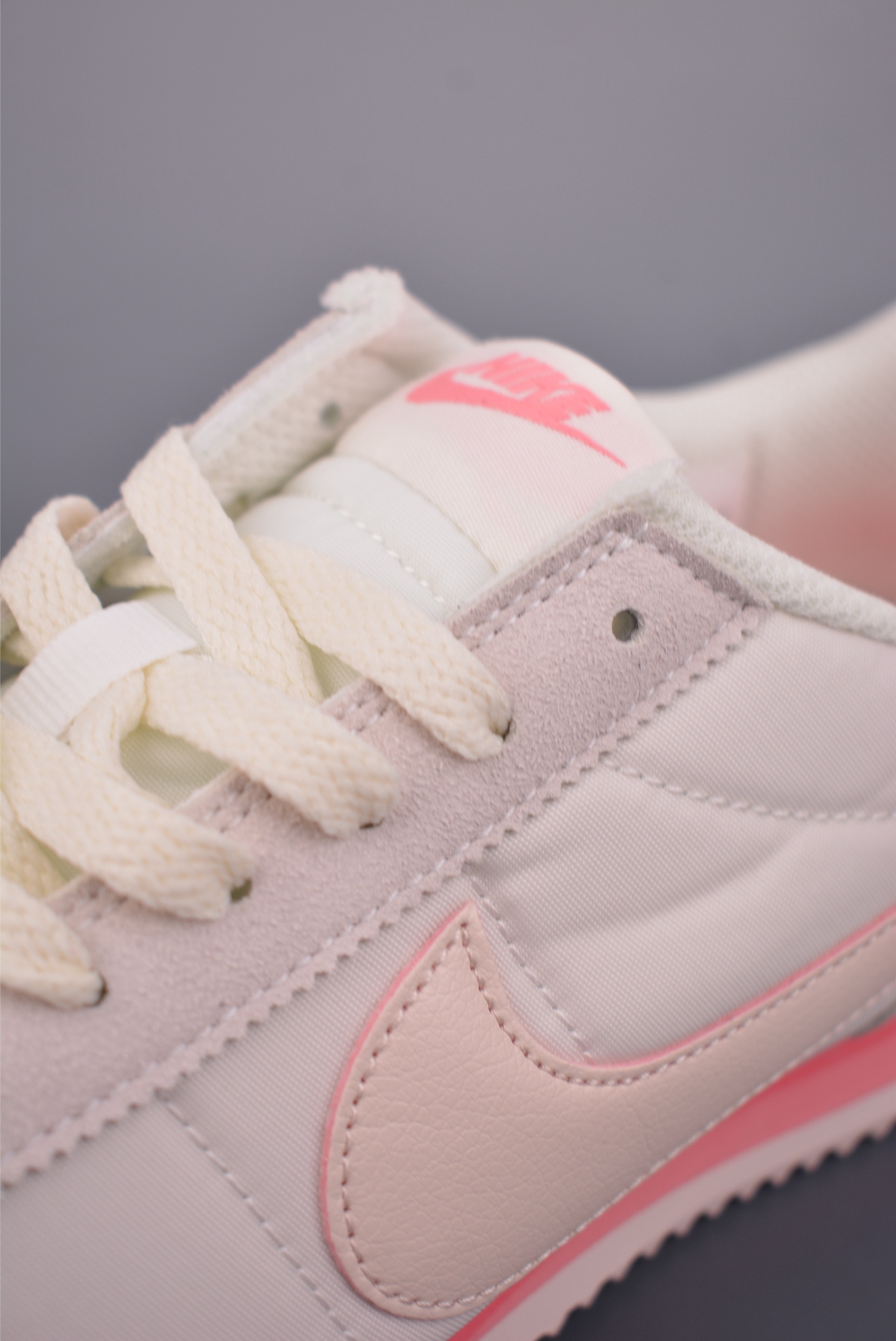 原装渠道订单 实体充正操作 Nike Classic Cortez Leather 秉承元年款经典风格 HF6410-666