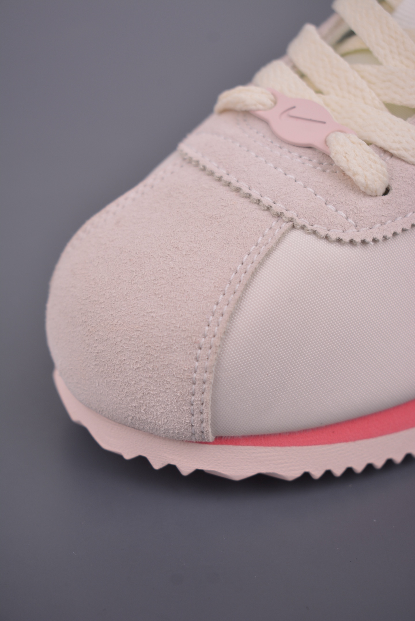 原装渠道订单 实体充正操作 Nike Classic Cortez Leather 秉承元年款经典风格 HF6410-666