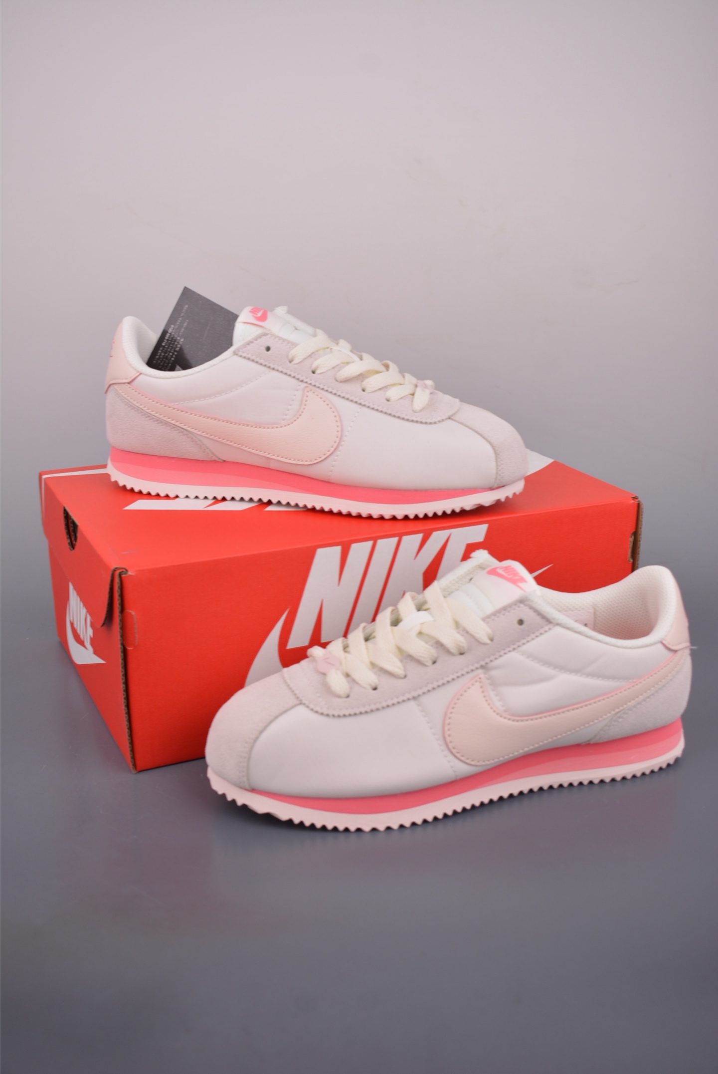 原装渠道订单 实体充正操作 Nike Classic Cortez Leather 秉承元年款经典风格 HF6410-666