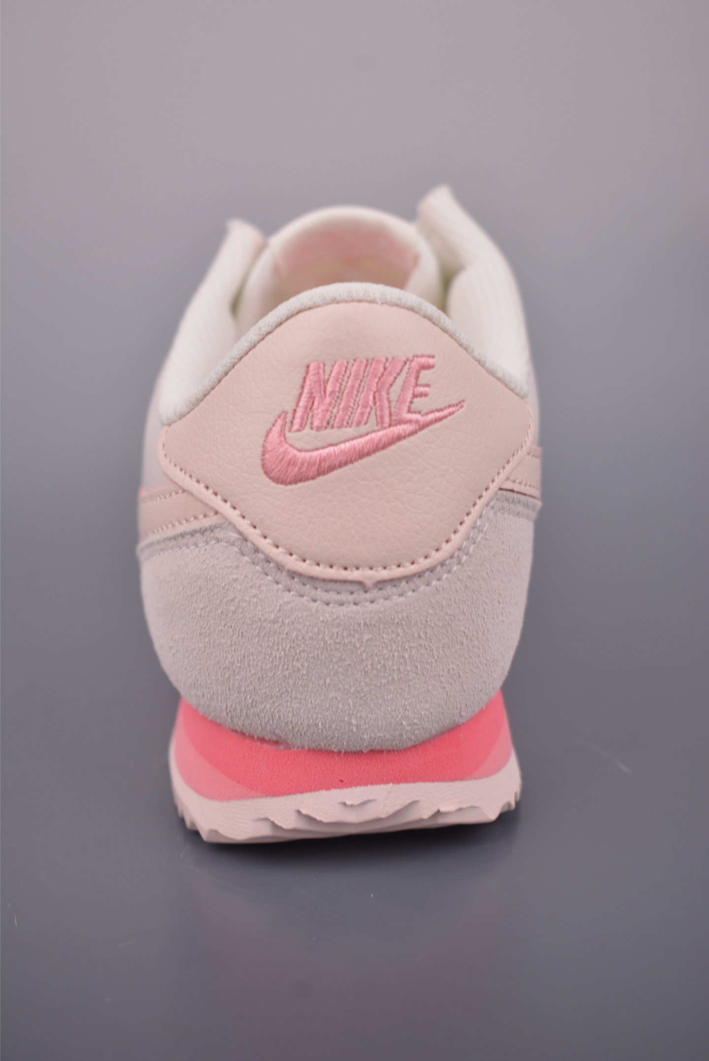 原装渠道订单 实体充正操作 Nike Classic Cortez Leather 秉承元年款经典风格 HF6410-666