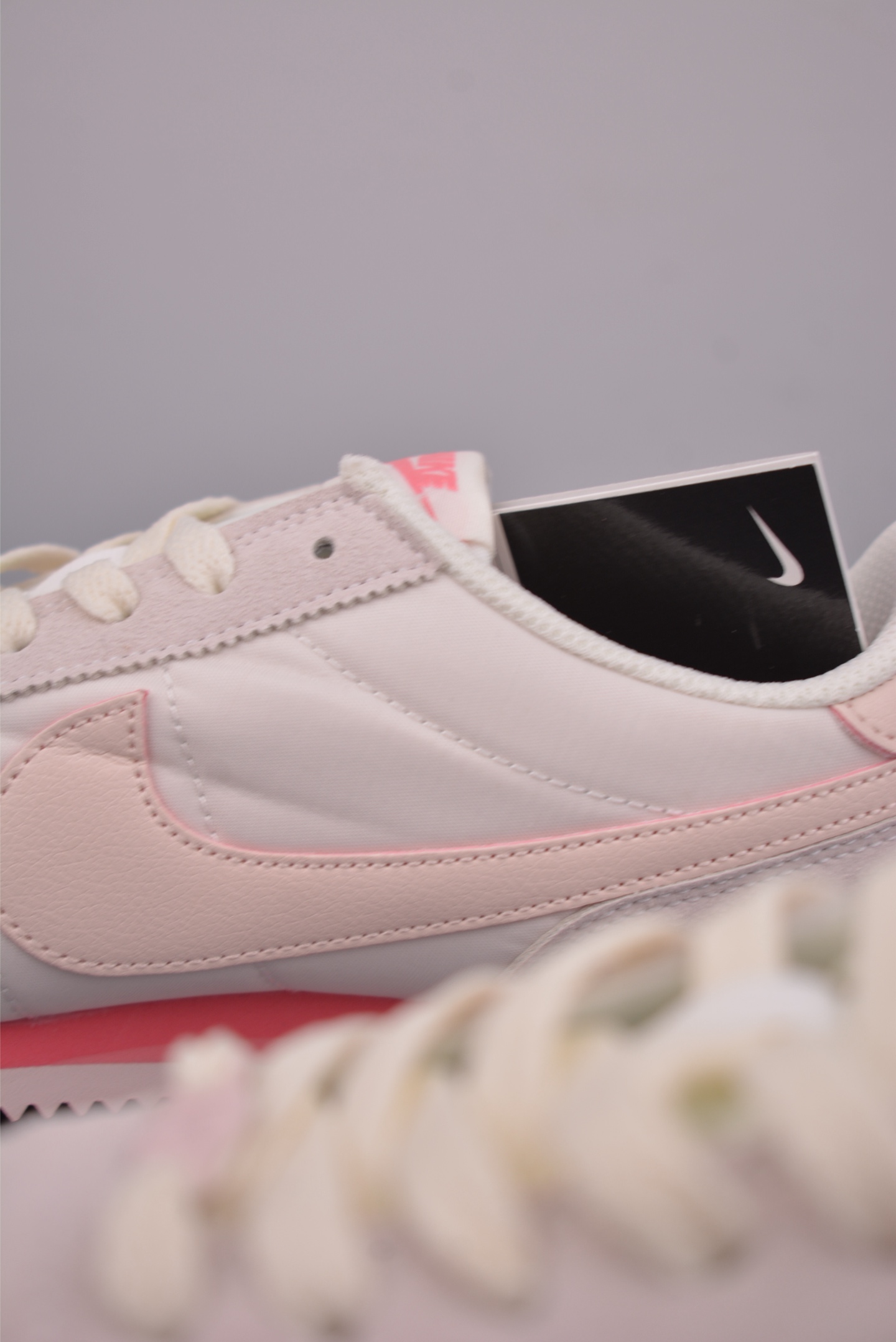 原装渠道订单 实体充正操作 Nike Classic Cortez Leather 秉承元年款经典风格 HF6410-666