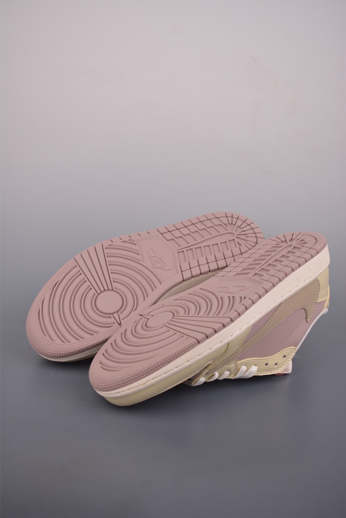 Fragment x Travis Scott x Air Jordan 1 Low 三方联名倒钩 DM7866-492