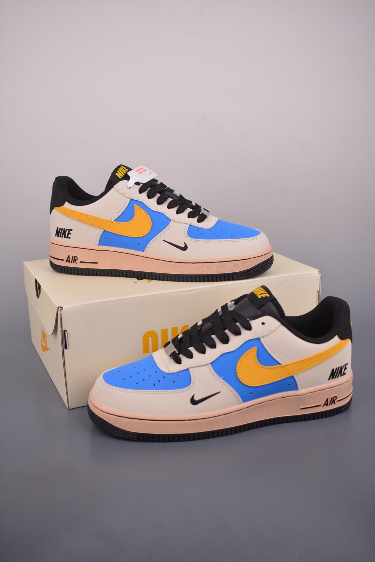  💰300 纯原版 可退换
NK Air Force 1 Low 缤纷拼接
原楦头原纸板 打造纯正空军版型
专注外贸渠道 全掌内置蜂窝气垫 
原盒配件 原厂中底钢印、拉帮完美   
官方货号: NH0601 5771635
Size： 36 36.5 37.5 38 38.5 39 40 40.5 41 42 42.5 43 44 45 