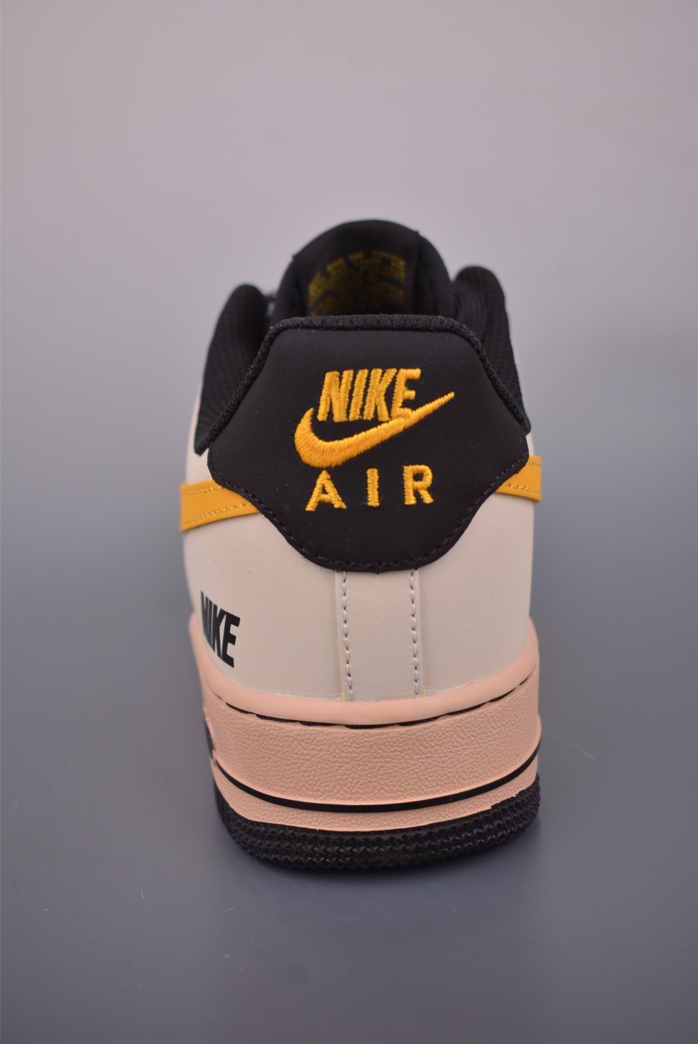  💰300 纯原版 可退换
NK Air Force 1 Low 缤纷拼接
原楦头原纸板 打造纯正空军版型
专注外贸渠道 全掌内置蜂窝气垫 
原盒配件 原厂中底钢印、拉帮完美   
官方货号: NH0601 5771635
Size： 36 36.5 37.5 38 38.5 39 40 40.5 41 42 42.5 43 44 45 