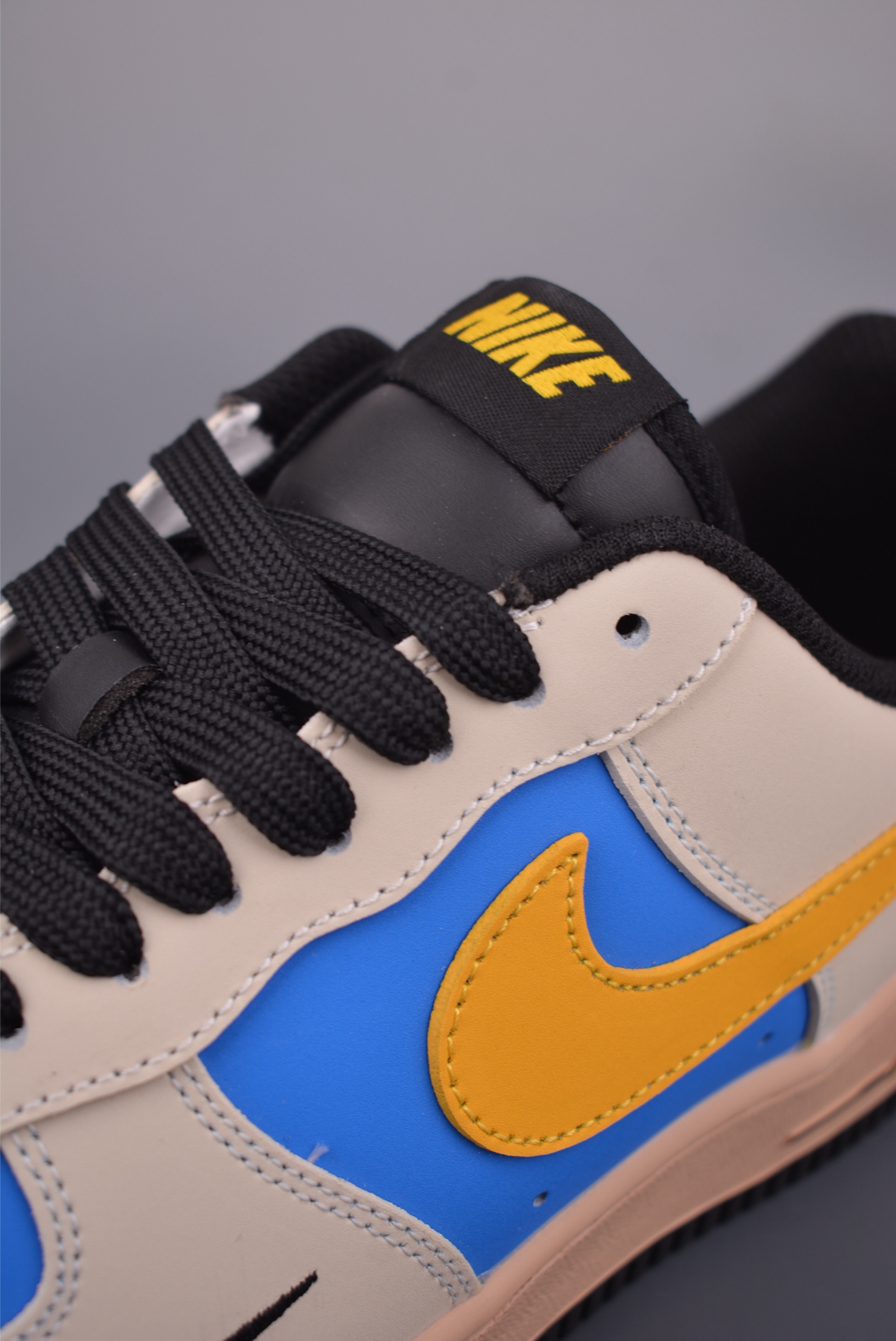  💰300 纯原版 可退换
NK Air Force 1 Low 缤纷拼接
原楦头原纸板 打造纯正空军版型
专注外贸渠道 全掌内置蜂窝气垫 
原盒配件 原厂中底钢印、拉帮完美   
官方货号: NH0601 5771635
Size： 36 36.5 37.5 38 38.5 39 40 40.5 41 42 42.5 43 44 45 