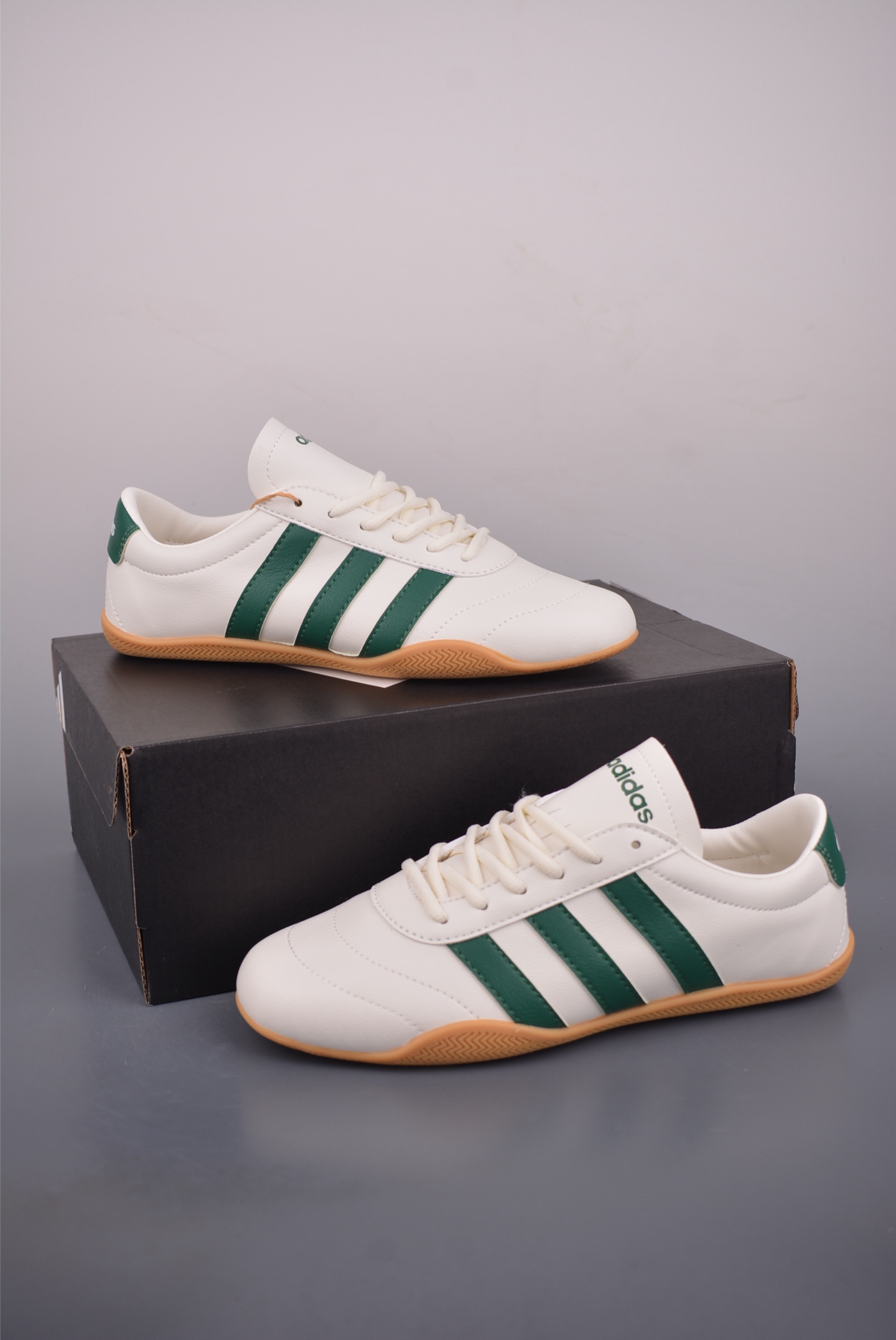 130 adidad GRAND COURT LO 网球运动休闲板鞋 JQ9690