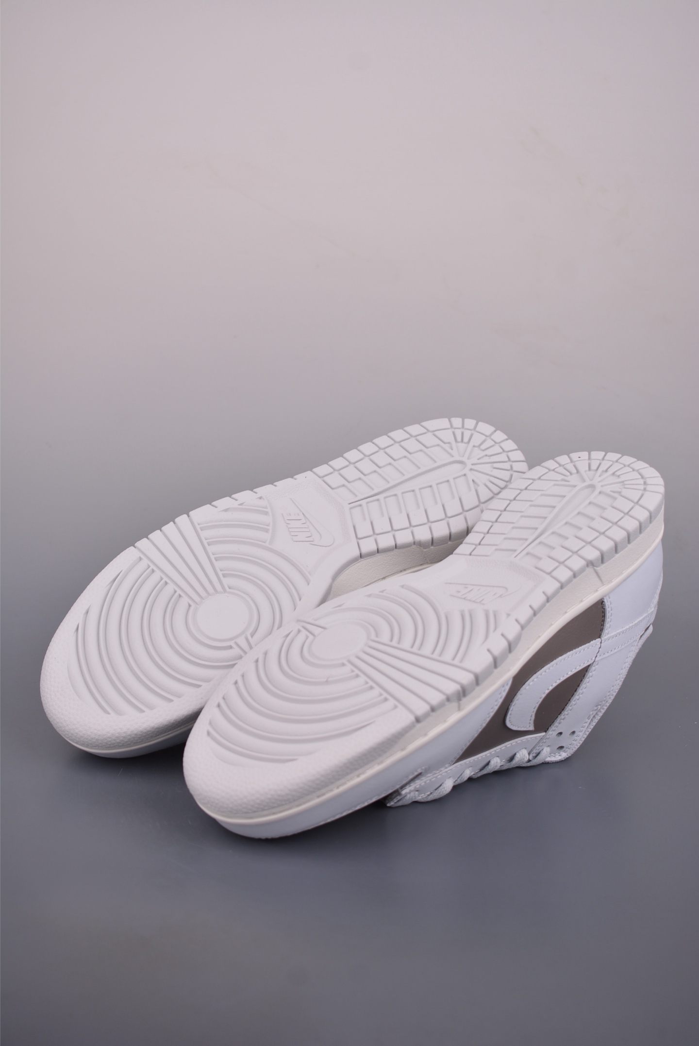 Nike SB Dunk Low 灰白 HF5441-202