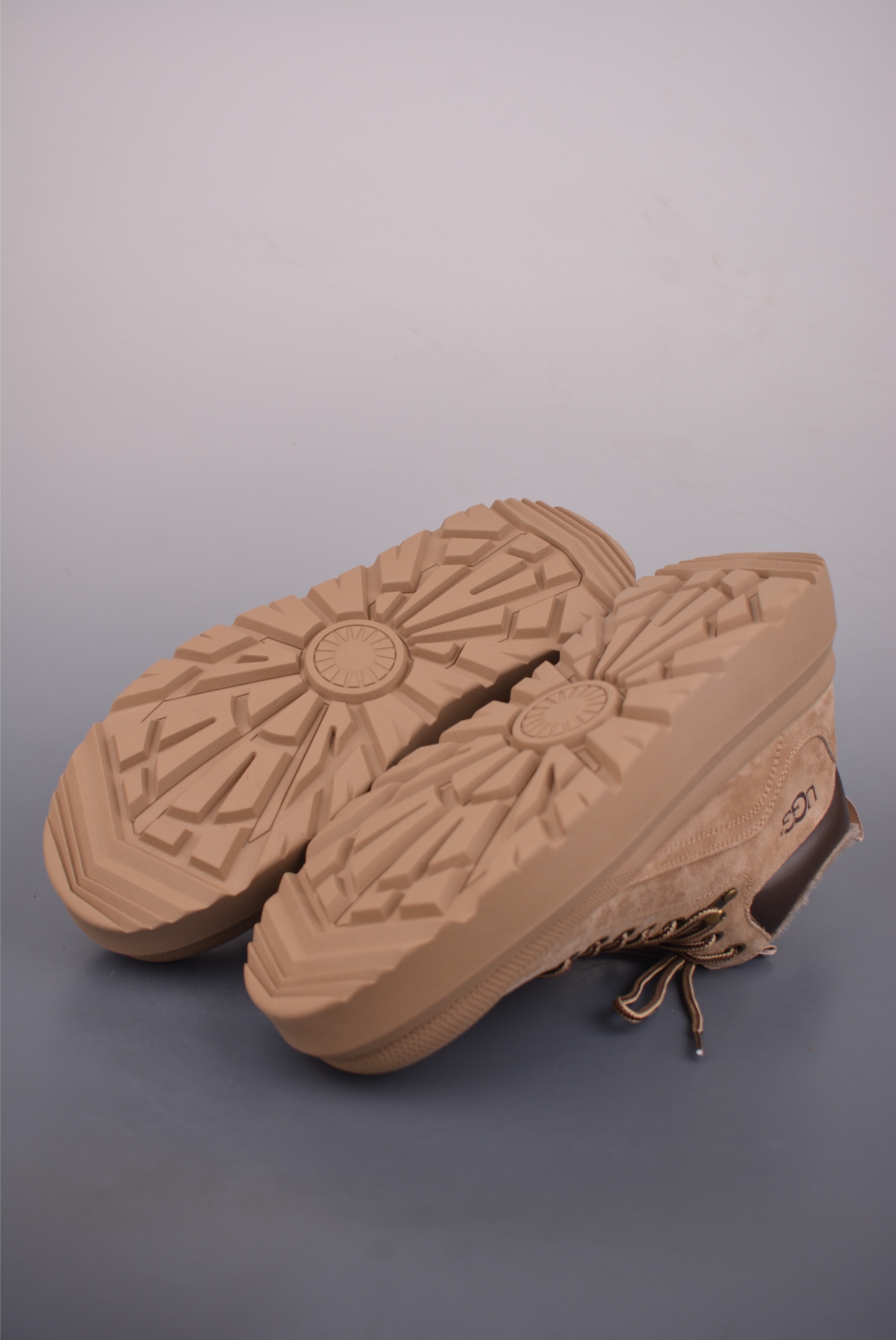 280 美国轻奢品牌 UGG M Tasman Weather Hybrid 塔斯曼混合系列中帮厚底轻量休闲马丁靴 U6339M