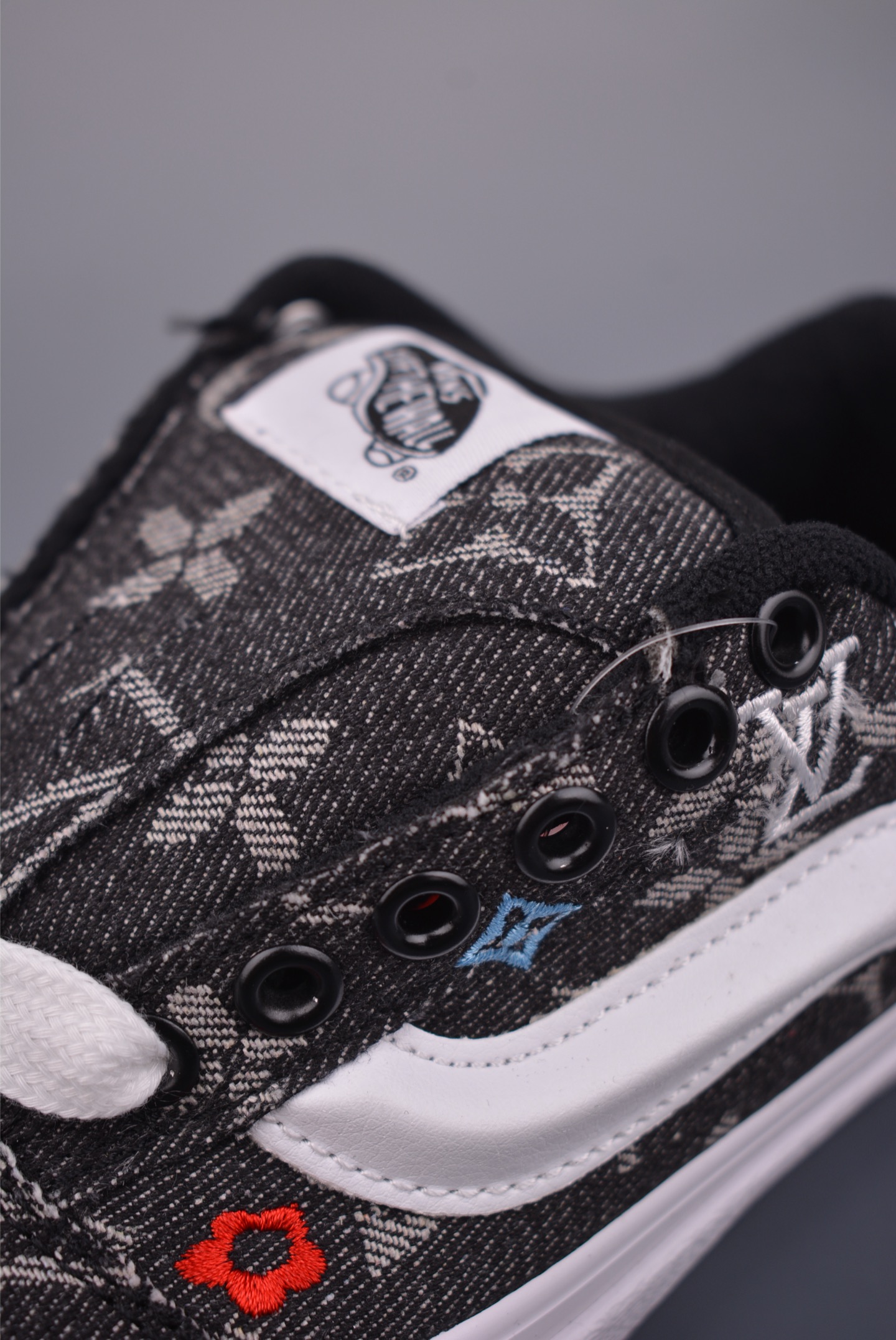 LV x Vans Knu Skool 强强联名 经典Vans面包鞋鞋身融合LV经典牛仔面料搭配提花Logo电绣-Top High Quatity Cheap Sneakers Fashion Clothing Clothes Bags handbags Shoes of all Brand wholesale With The best Quality And Beautiful Price from China Factory Chinese suppliers wholesaler seller LV x Vans Knu Skool 强强联名 经典Vans面包鞋鞋身融合LV经典牛仔面料搭配提花Logo电绣