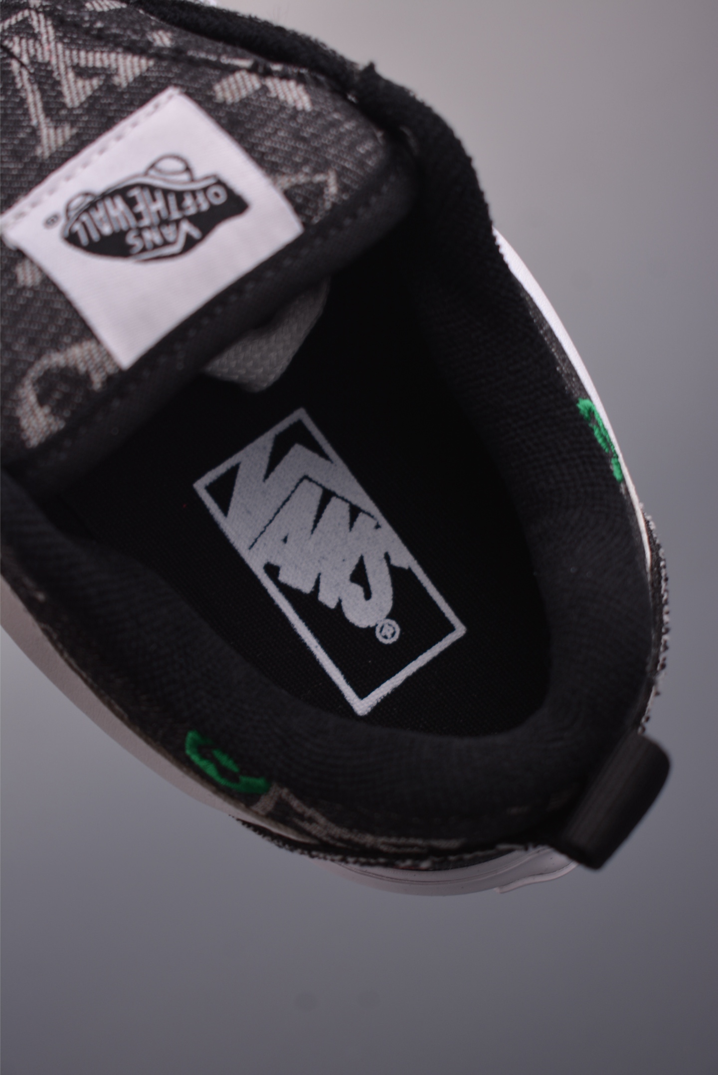 LV x Vans Knu Skool 强强联名 经典Vans面包鞋鞋身融合LV经典牛仔面料搭配提花Logo电绣-Top High Quatity Cheap Sneakers Fashion Clothing Clothes Bags handbags Shoes of all Brand wholesale With The best Quality And Beautiful Price from China Factory Chinese suppliers wholesaler seller LV x Vans Knu Skool 强强联名 经典Vans面包鞋鞋身融合LV经典牛仔面料搭配提花Logo电绣