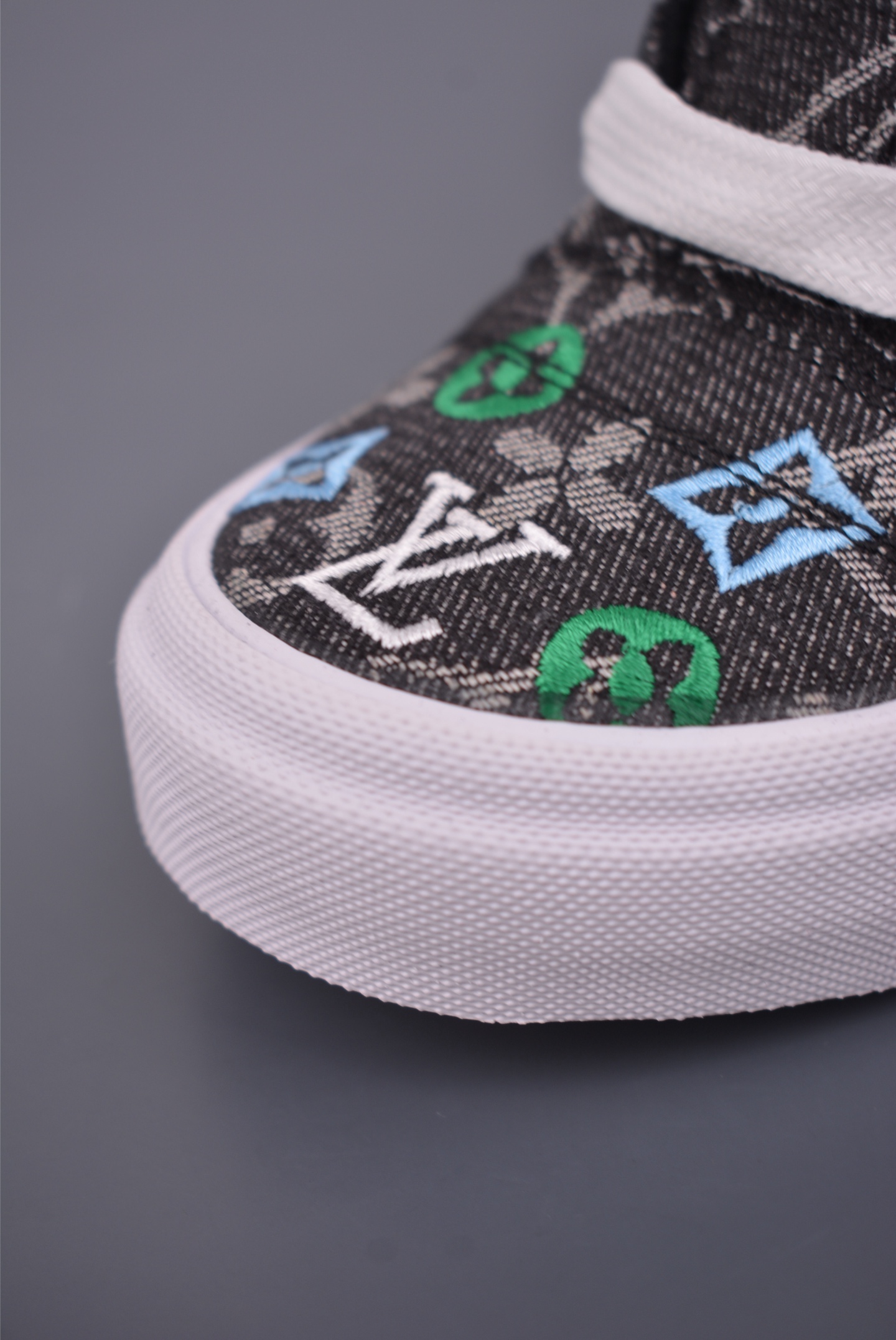 LV x Vans Knu Skool 强强联名 经典Vans面包鞋鞋身融合LV经典牛仔面料搭配提花Logo电绣-Top High Quatity Cheap Sneakers Fashion Clothing Clothes Bags handbags Shoes of all Brand wholesale With The best Quality And Beautiful Price from China Factory Chinese suppliers wholesaler seller LV x Vans Knu Skool 强强联名 经典Vans面包鞋鞋身融合LV经典牛仔面料搭配提花Logo电绣