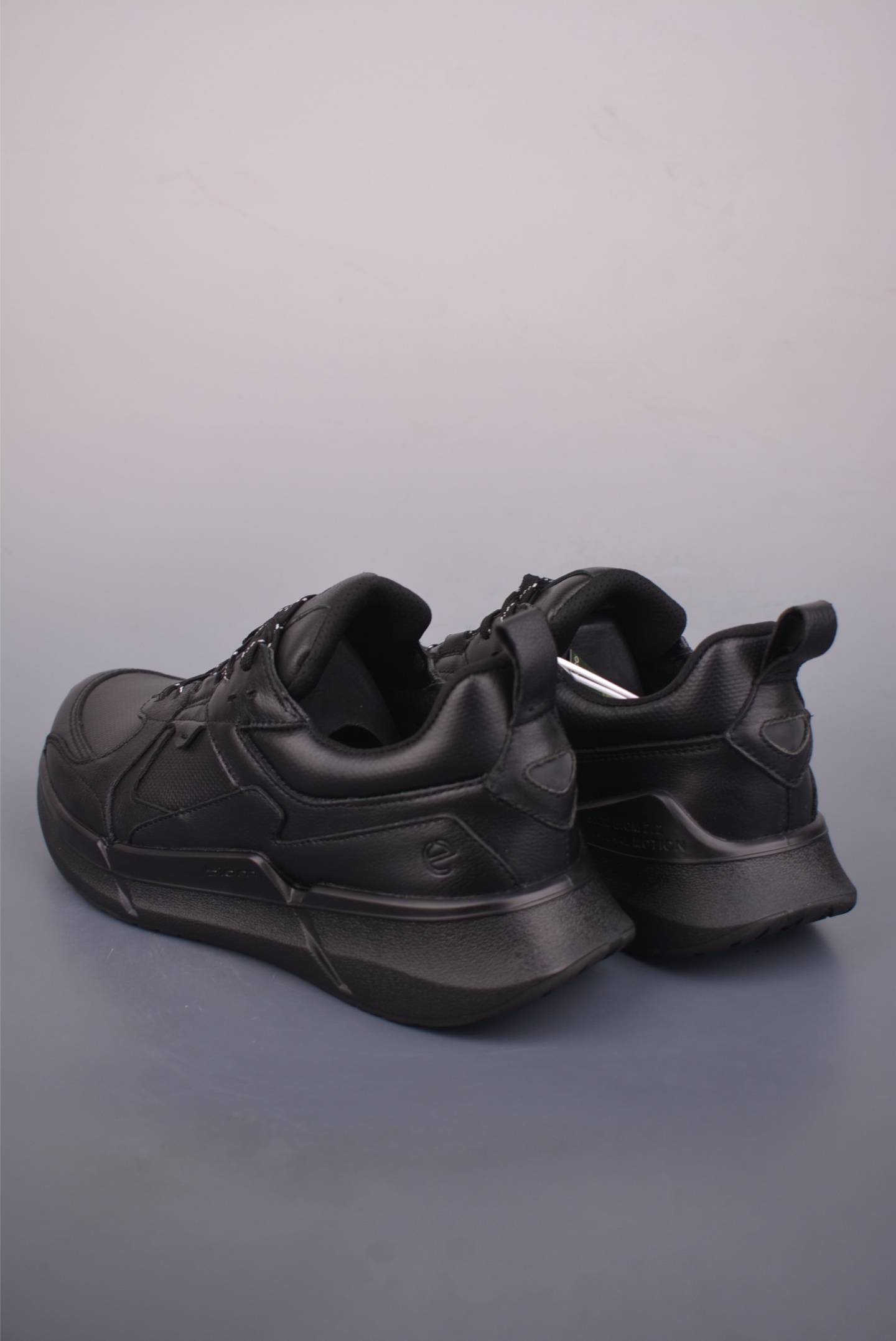 280 ECCO爱步休闲鞋秋 25年新款时尚德训鞋 经典百搭板鞋 830844