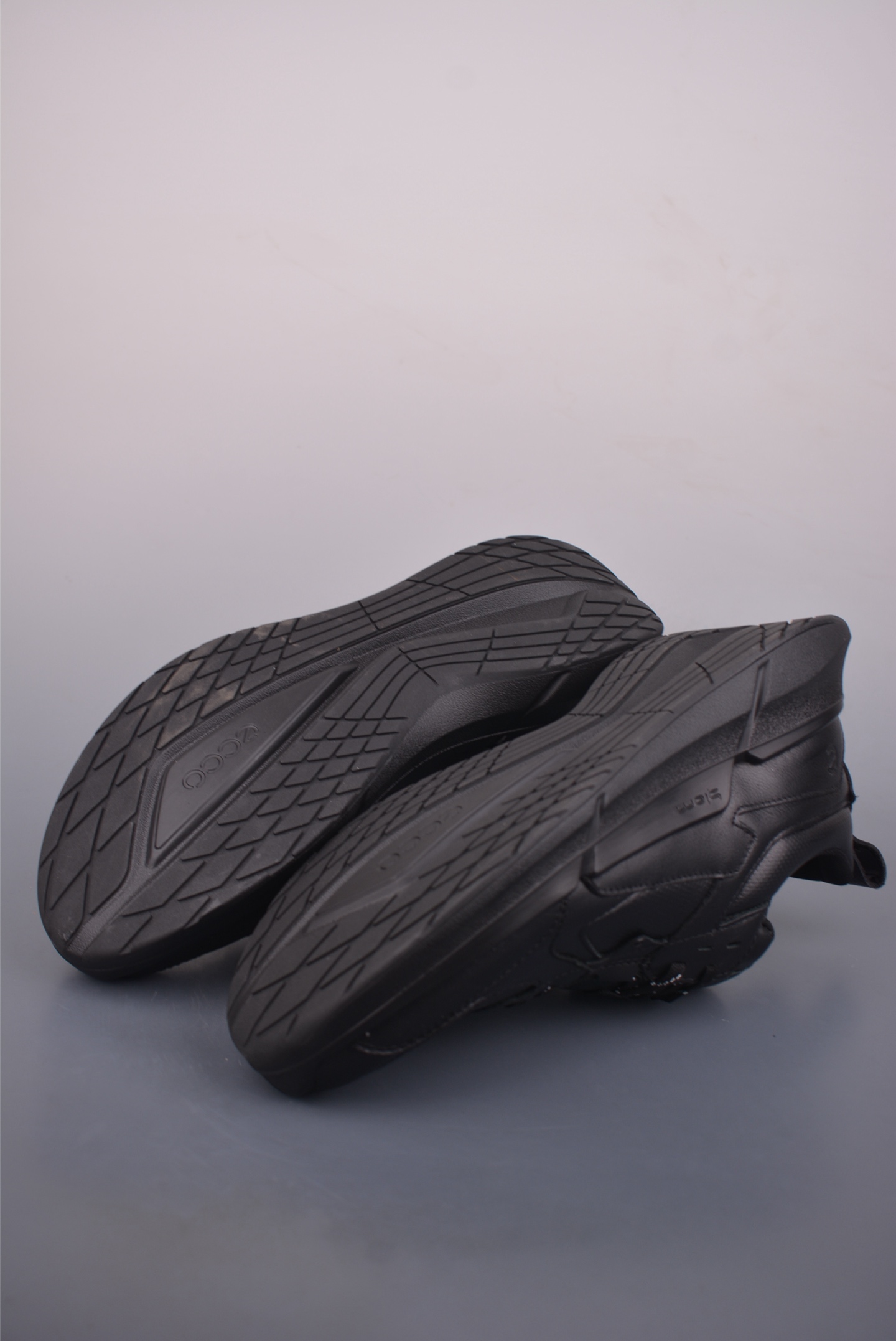 280 ECCO爱步休闲鞋秋 25年新款时尚德训鞋 经典百搭板鞋 830844