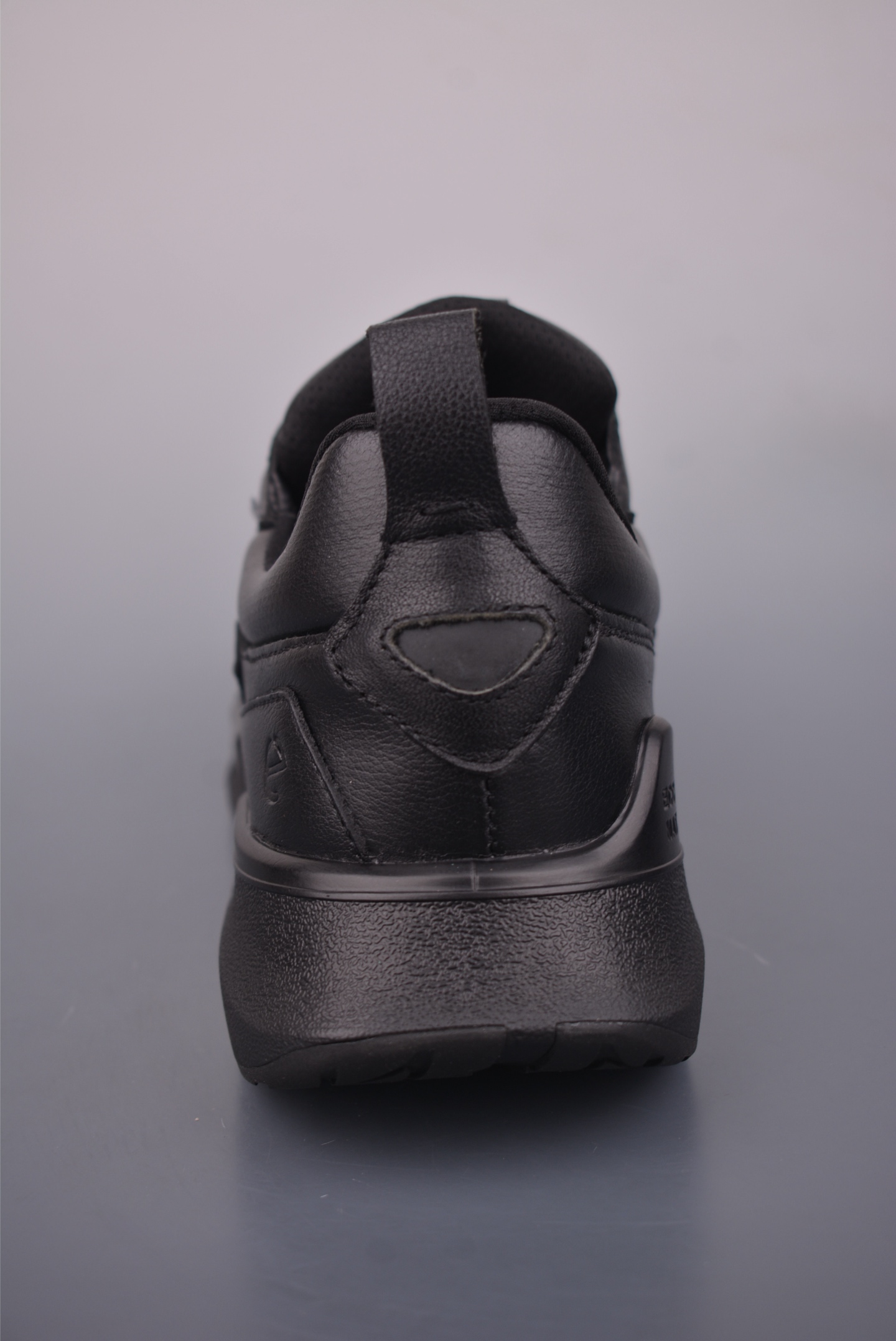 280 ECCO爱步休闲鞋秋 25年新款时尚德训鞋 经典百搭板鞋 830844