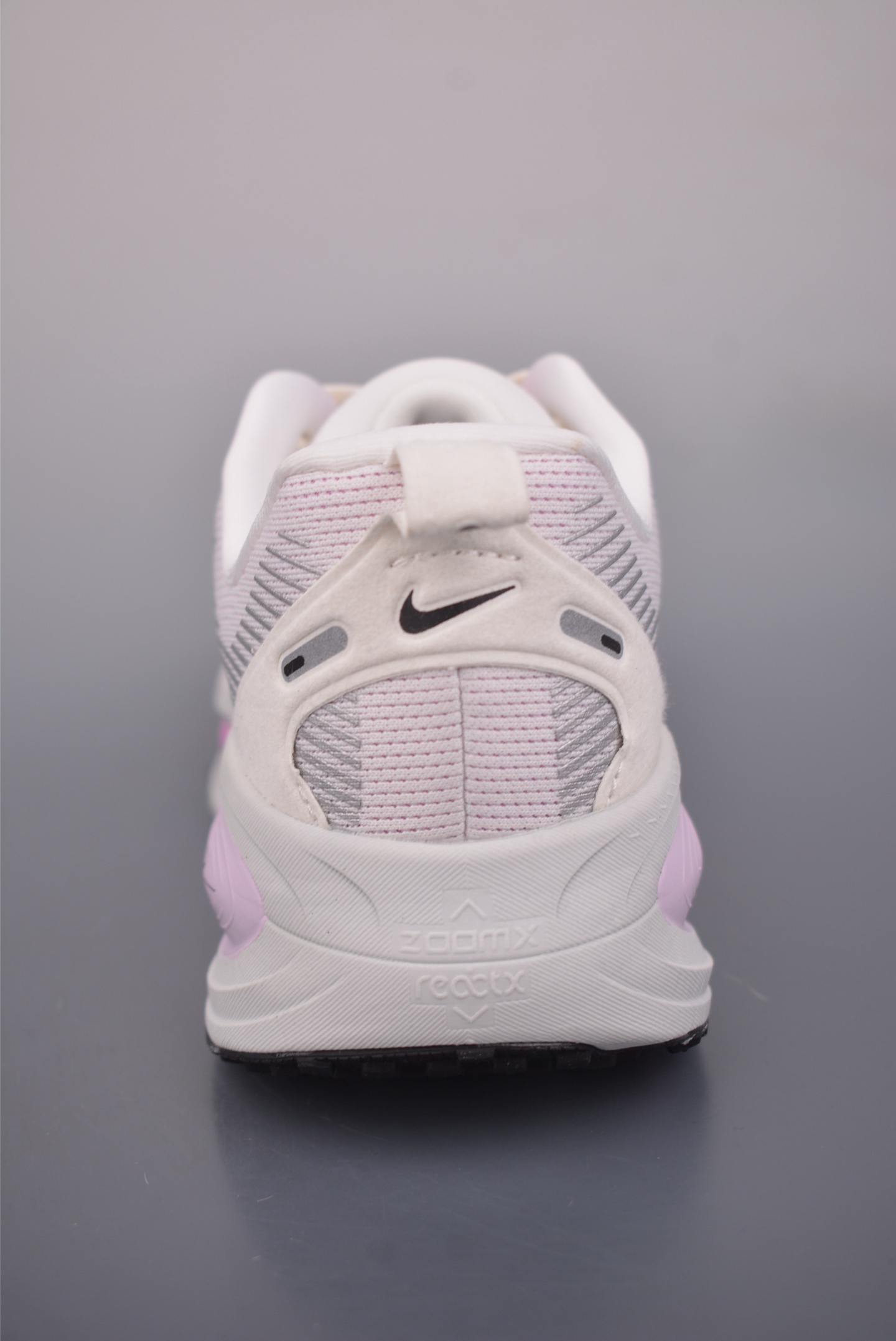 Nike Air Zoom Vomero Plus 全新科技提前原鞋开发 运动跑鞋 IM2503-133