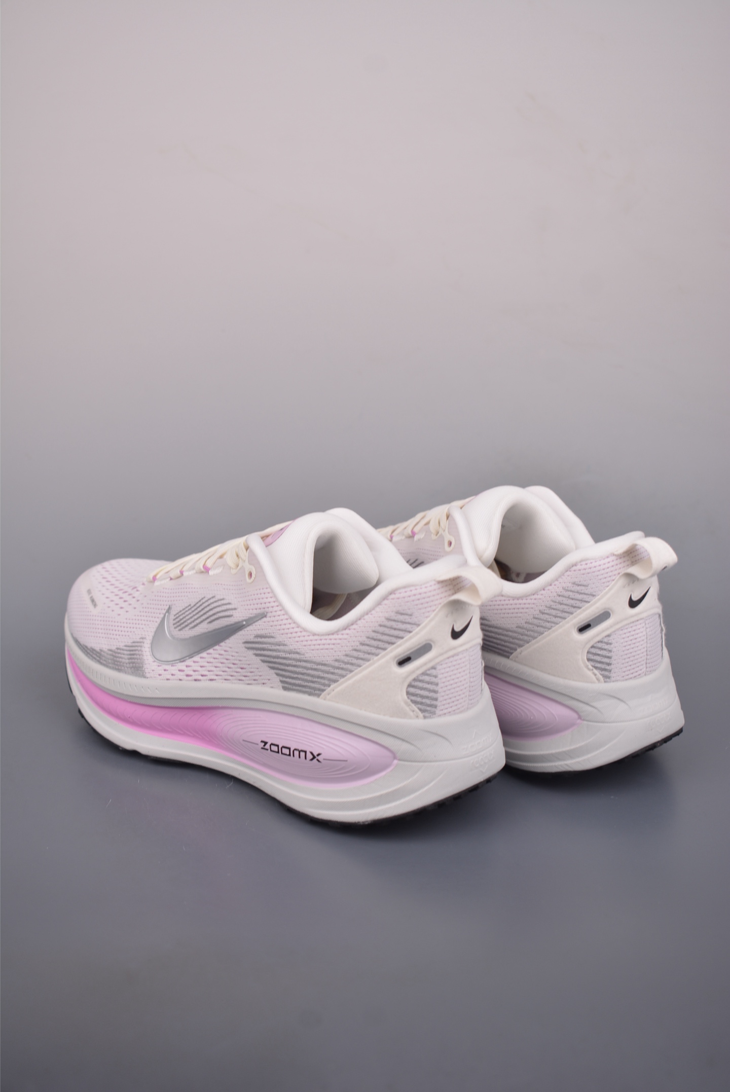 Nike Air Zoom Vomero Plus 全新科技提前原鞋开发 运动跑鞋 IM2503-133