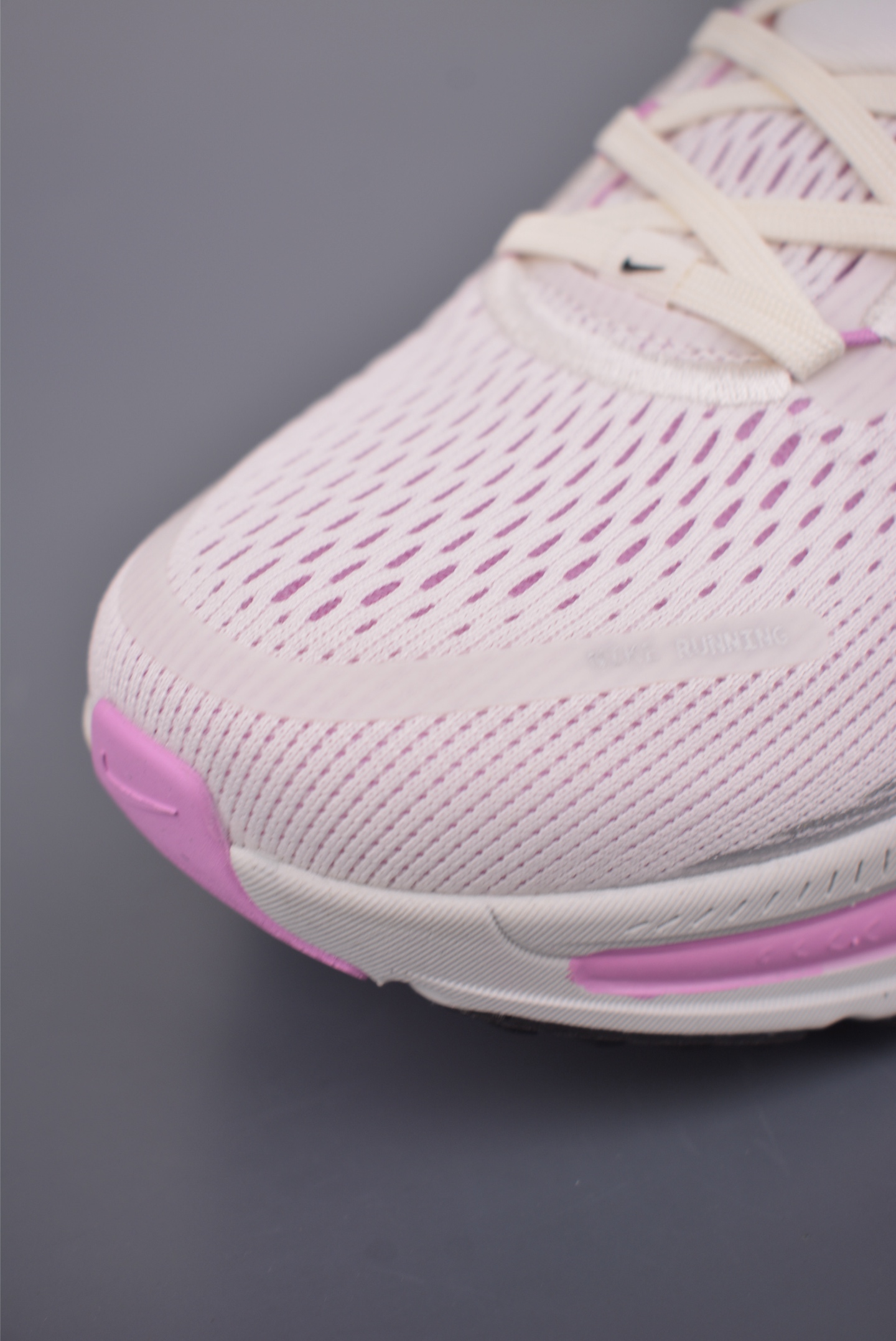 Nike Air Zoom Vomero Plus 全新科技提前原鞋开发 运动跑鞋 IM2503-133