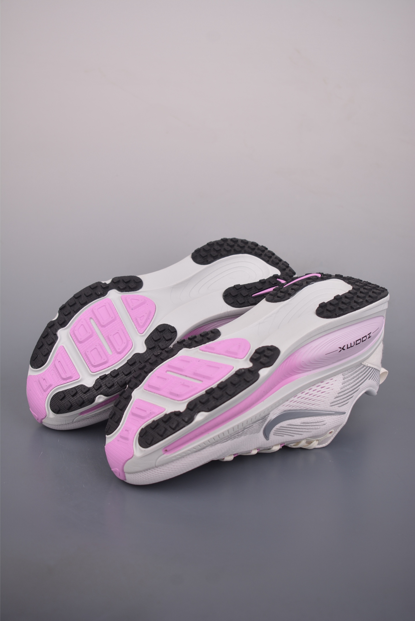 Nike Air Zoom Vomero Plus 全新科技提前原鞋开发 运动跑鞋 IM2503-133