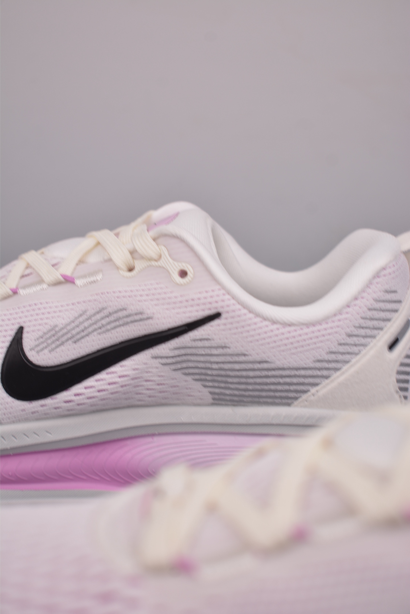 Nike Air Zoom Vomero Plus 全新科技提前原鞋开发 运动跑鞋 IM2503-133