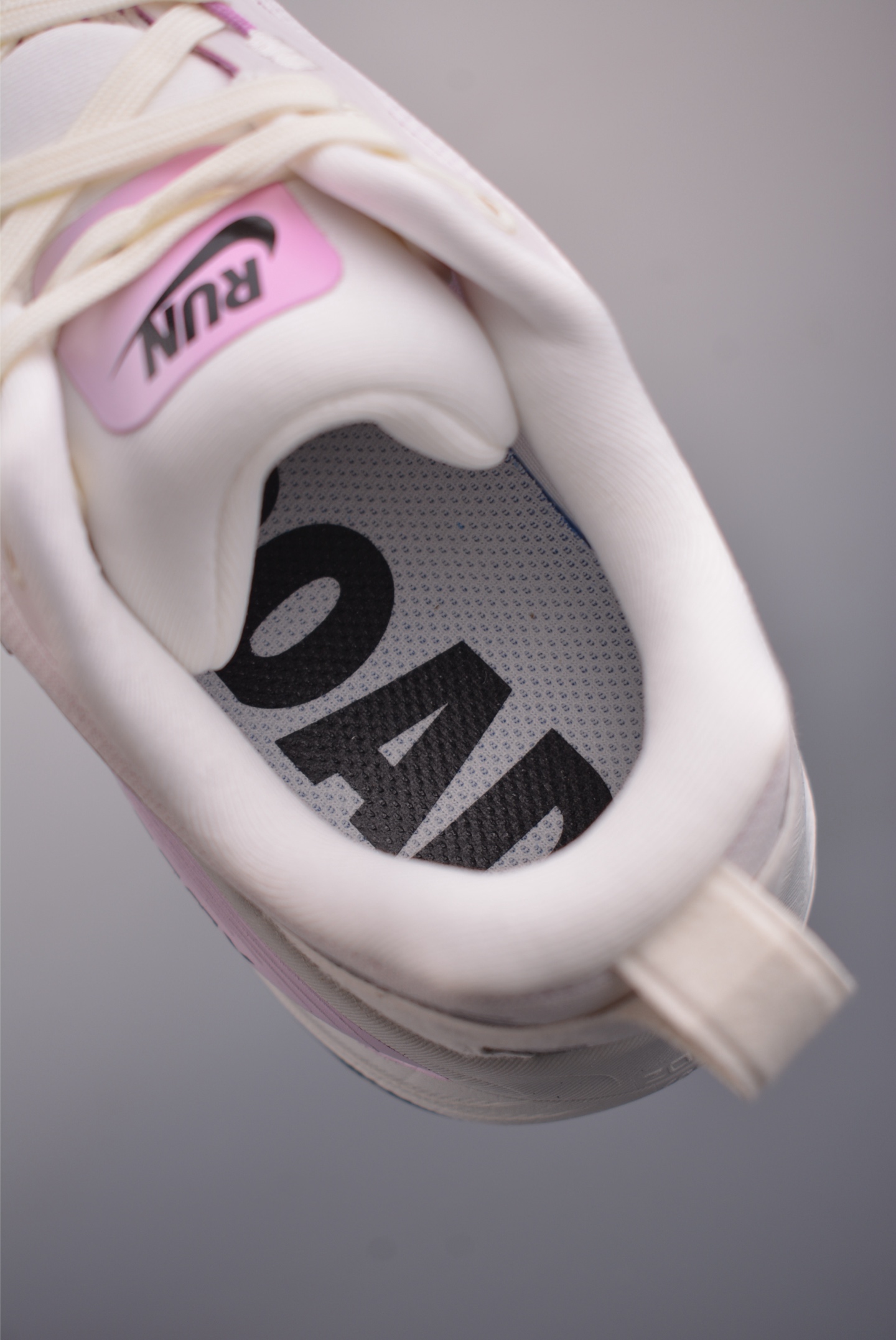 Nike Air Zoom Vomero Plus 全新科技提前原鞋开发 运动跑鞋 IM2503-133