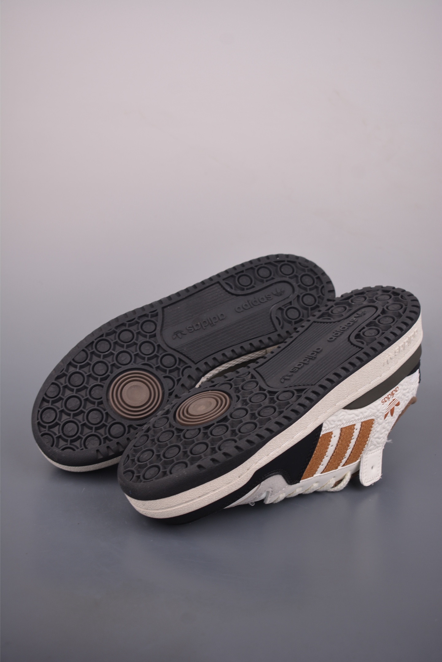 180 阿迪达斯 Adidas Forum Low CL 低帮百搭潮流休闲运动板鞋 JQ8734