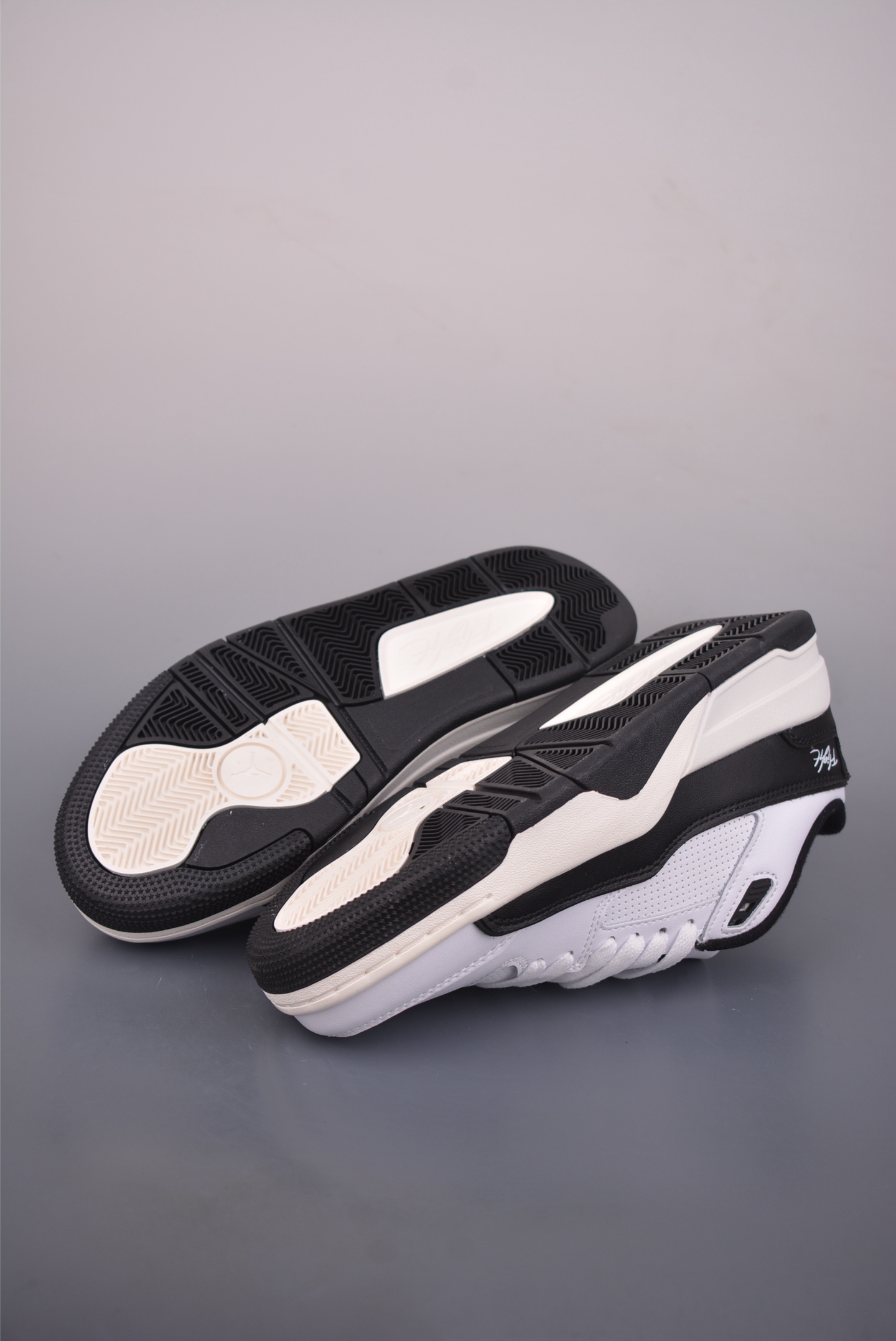 Air Jordan Flight Court 乔丹低帮复古篮球鞋 HF3255-112