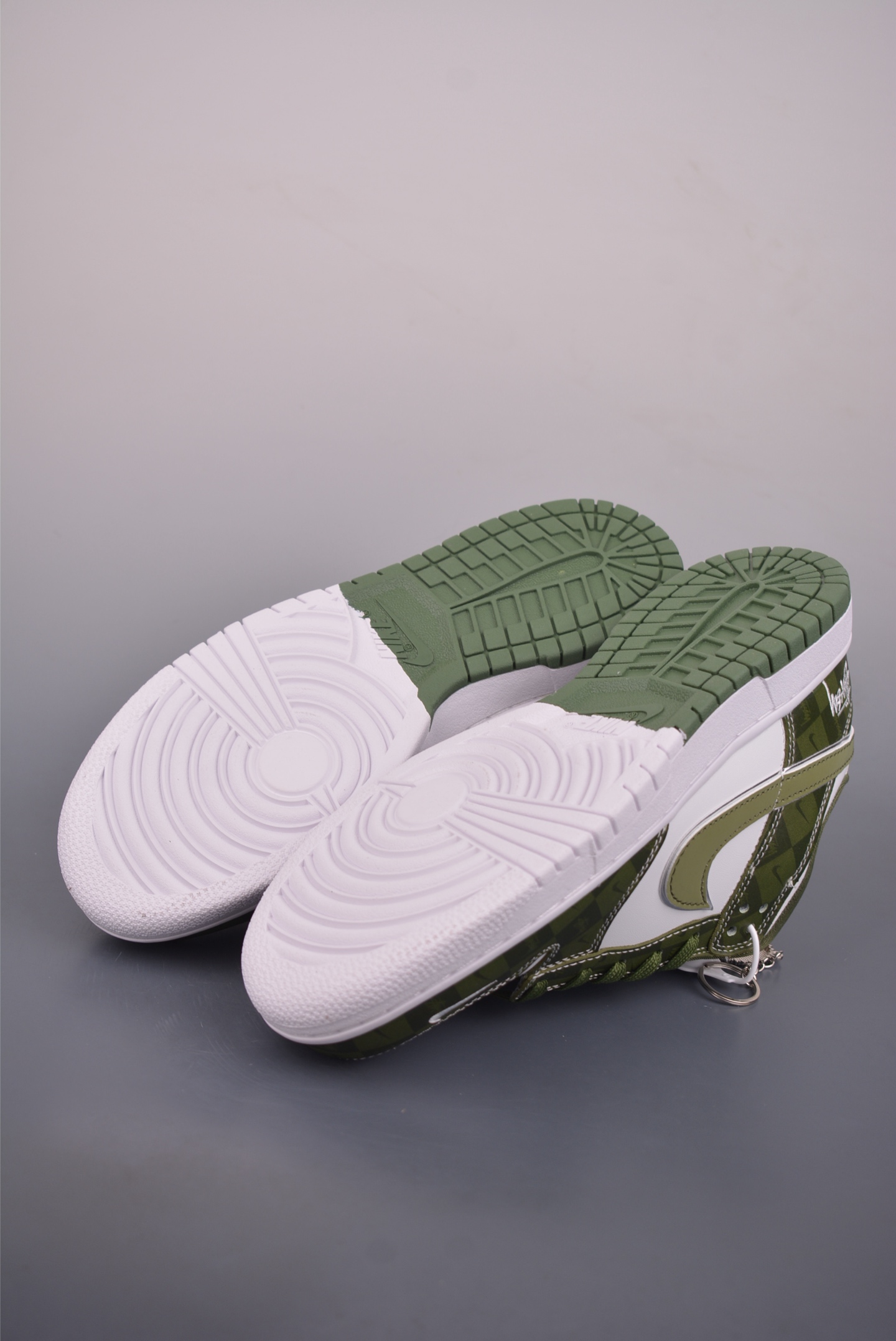 Nike SB Dunk Low 斯图西联名 DG1988-010