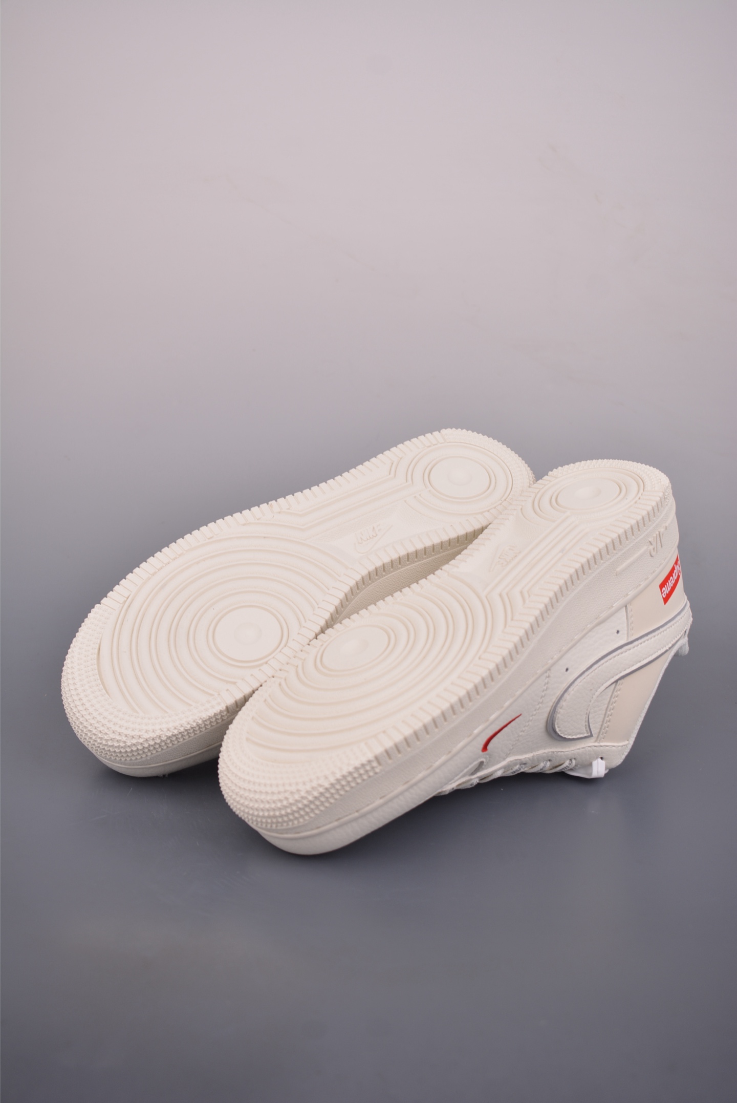 Nike Air Force 1 Low Supreme联名 CS5288-052-莆田鞋,莆田鞋货源,高仿鞋,高仿鞋货源,安福档口,莆田高仿鞋,莆田鞋批发,高仿鞋批发,莆田高仿运动鞋,高仿运动鞋,莆田运动鞋 Nike Air Force 1 Low Supreme联名 CS5288-052