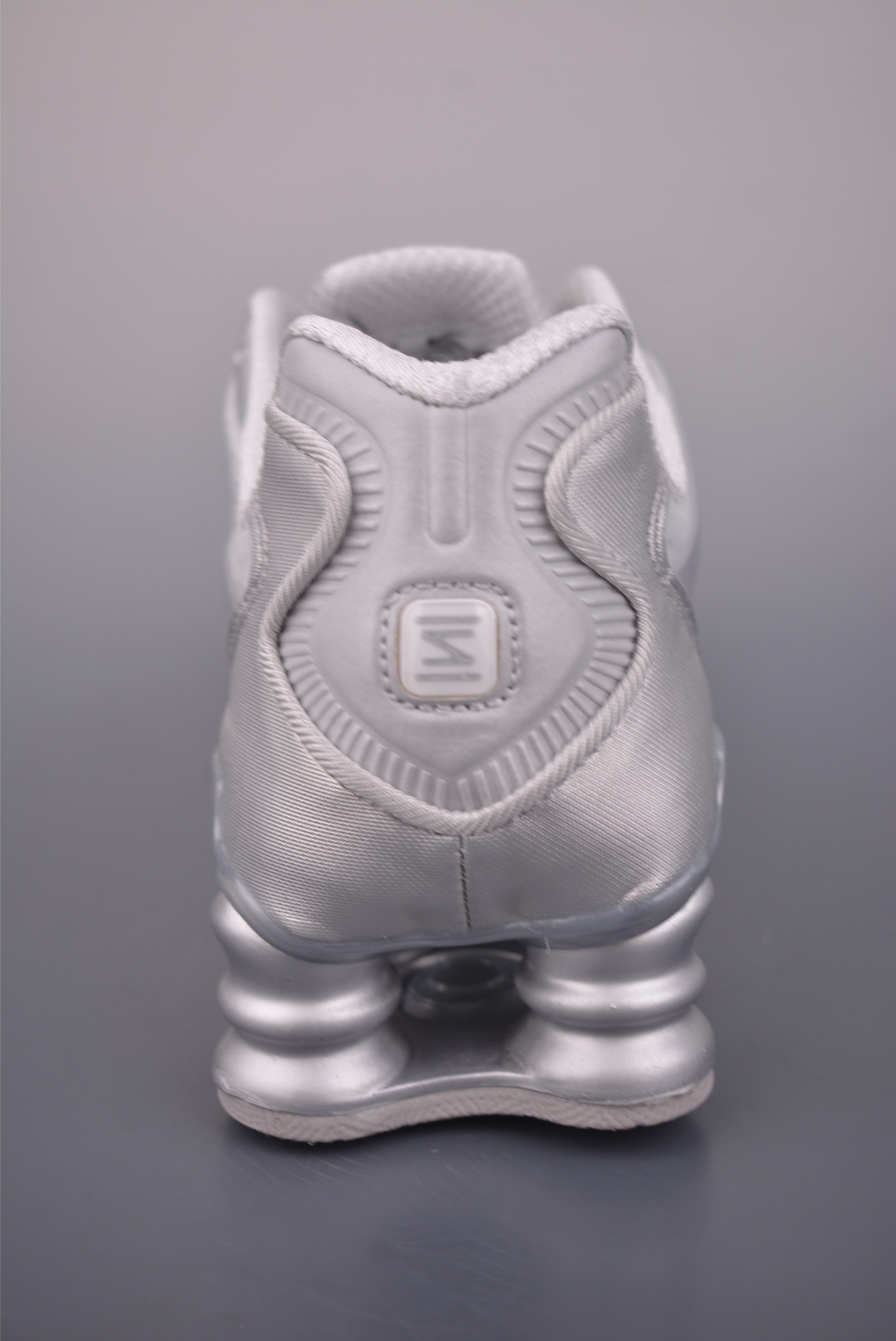 💰140耐克 Nike Shox Ride 2 Sp x Supreme联名款
R4全掌气垫缓震跑步鞋 织物材质 
官方货号；AV3595 0022337
码数：39 40 41 42 43 44 45 46