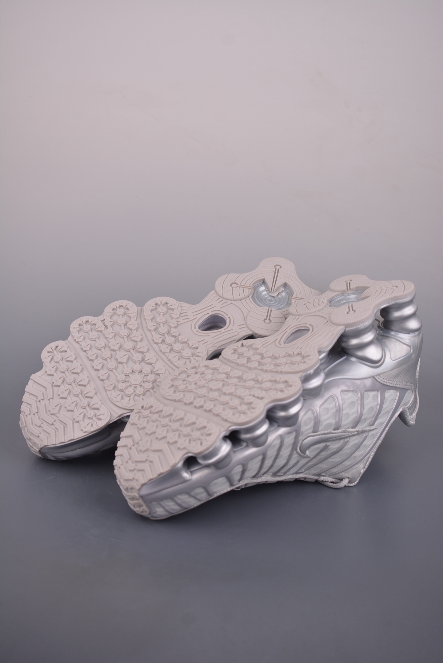 💰140耐克 Nike Shox Ride 2 Sp x Supreme联名款
R4全掌气垫缓震跑步鞋 织物材质 
官方货号；AV3595 0022337
码数：39 40 41 42 43 44 45 46