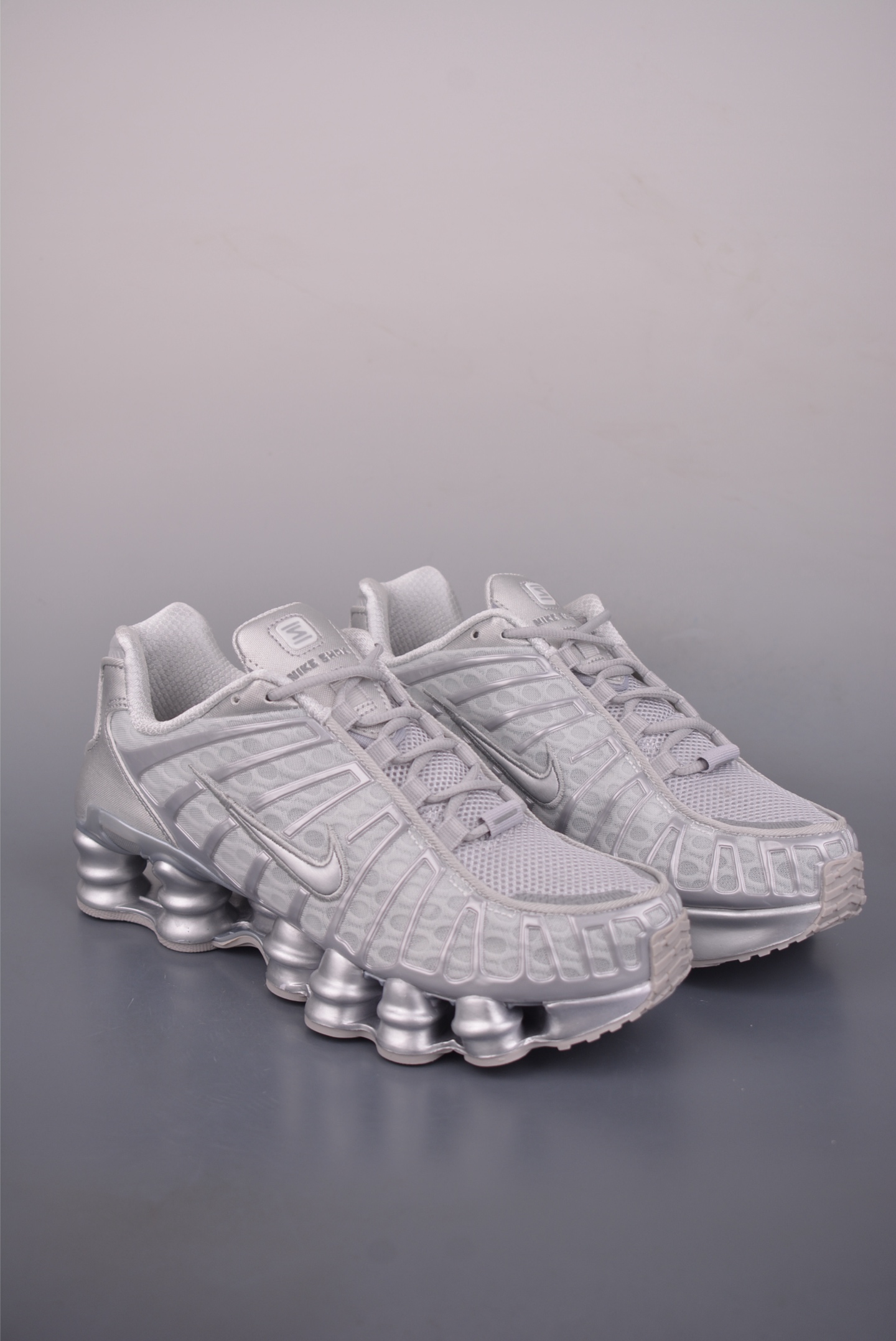 💰140耐克 Nike Shox Ride 2 Sp x Supreme联名款
R4全掌气垫缓震跑步鞋 织物材质 
官方货号；AV3595 0022337
码数：39 40 41 42 43 44 45 46