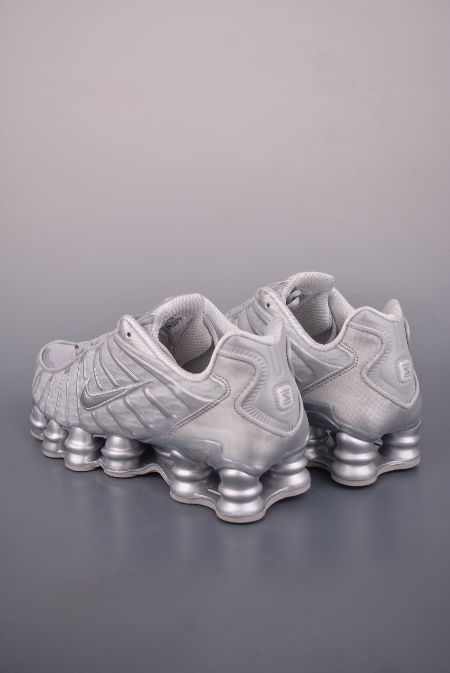 💰140耐克 Nike Shox Ride 2 Sp x Supreme联名款
R4全掌气垫缓震跑步鞋 织物材质 
官方货号；AV3595 0022337
码数：39 40 41 42 43 44 45 46