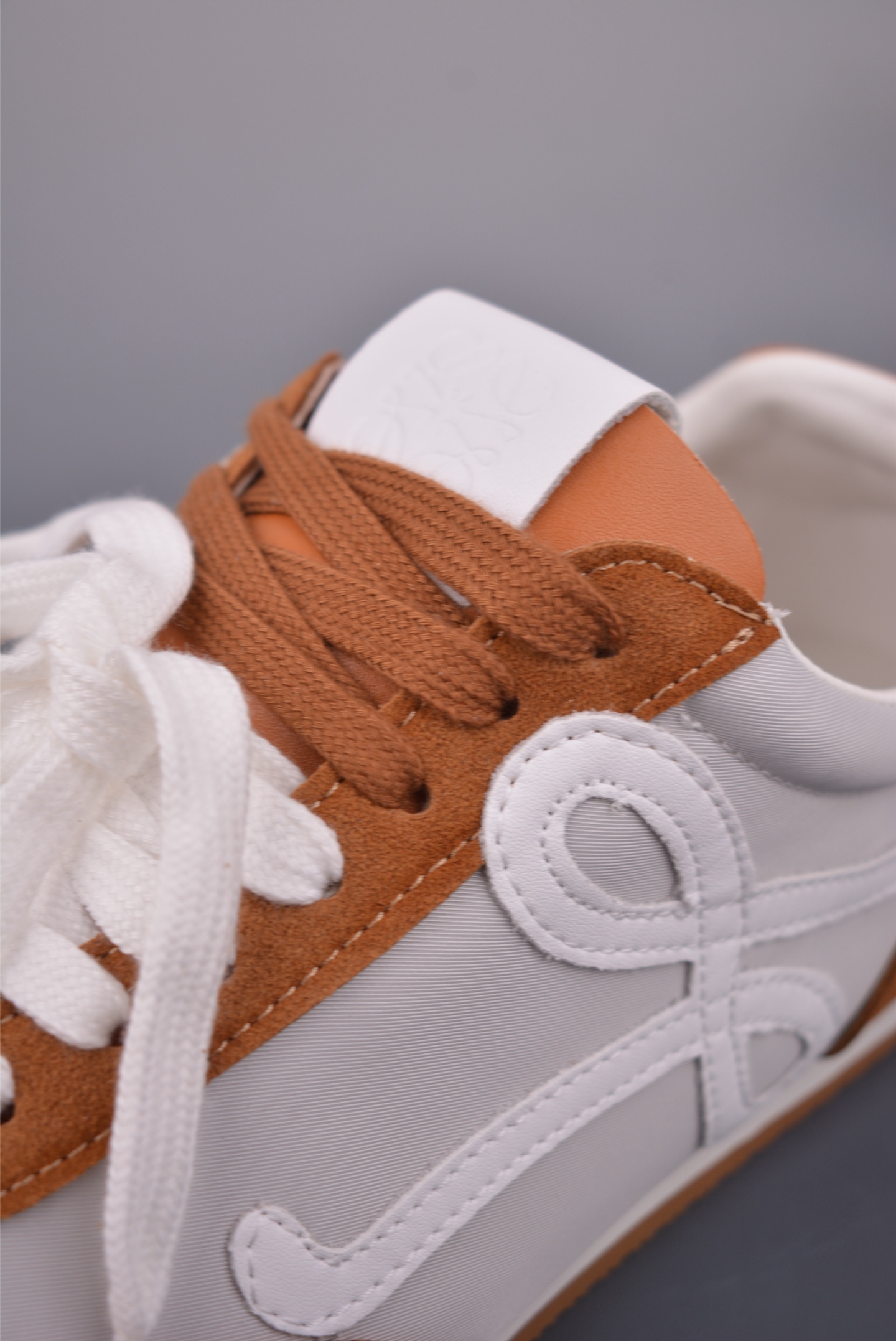 220 罗意威/Loewe Ballet Runner 25ss 春季新款爆款芭蕾舞鞋 L815282X27-Chinese UA Cheap High Quatity Brand Clothes Bags handbags Sneakers wholesale wholesaler seller from China Factory suppliers Fashion Clothing Shoes best Quality Beautiful Price 220 罗意威/Loewe Ballet Runner 25ss 春季新款爆款芭蕾舞鞋 L815282X27