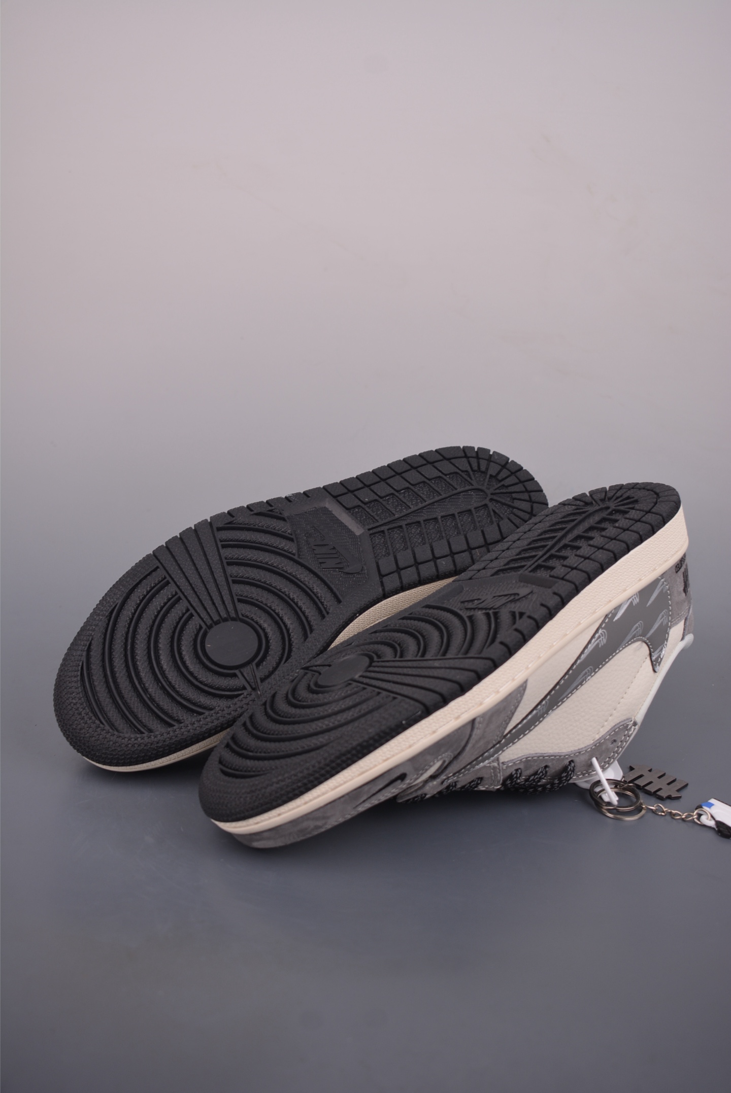 Fragment x Travis Scott x UN Air Jordan 1 Low 三方联名倒钩 DD7866-116