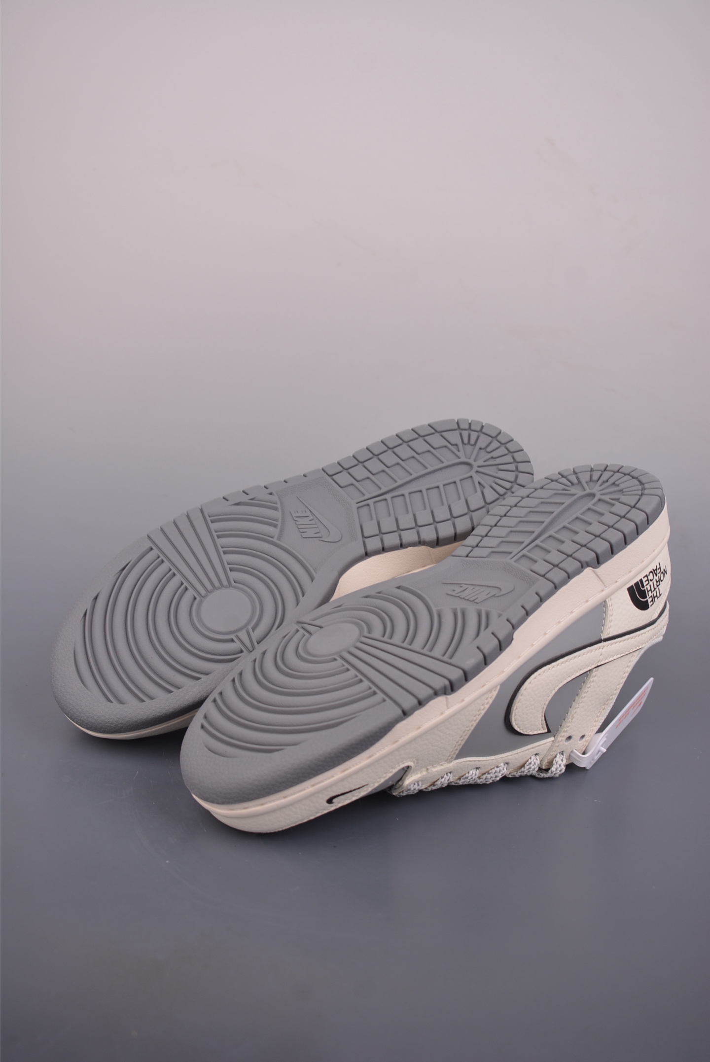 Nike SB Dunk Low 北面联名 JP1628-024 Nike SB Dunk Low 北面联名 JP1628-024