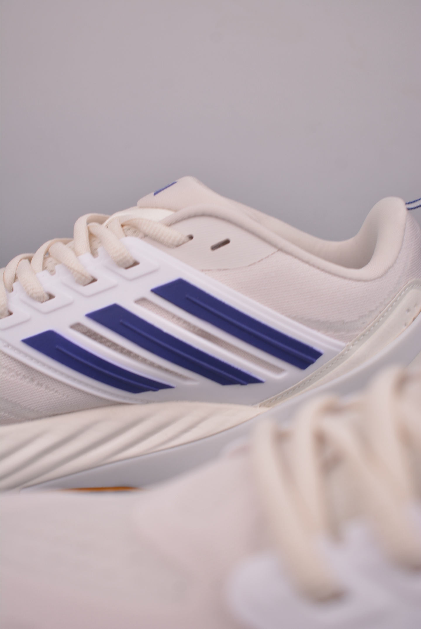 阿迪达斯 ADIPURE GLIDE 三叶草 清风系列 复古网面透气跑步鞋 网面透气鞋面 穿孔气垫 舒适减震跑步鞋 KJ6015