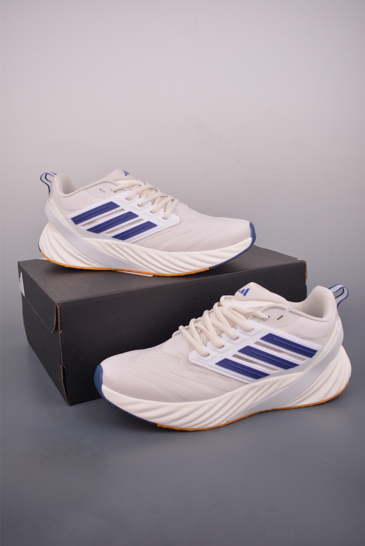 阿迪达斯 ADIPURE GLIDE 三叶草 清风系列 复古网面透气跑步鞋 网面透气鞋面 穿孔气垫 舒适减震跑步鞋 KJ6015