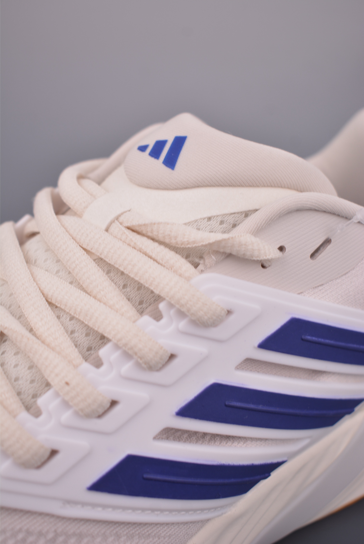 阿迪达斯 ADIPURE GLIDE 三叶草 清风系列 复古网面透气跑步鞋 网面透气鞋面 穿孔气垫 舒适减震跑步鞋 KJ6015