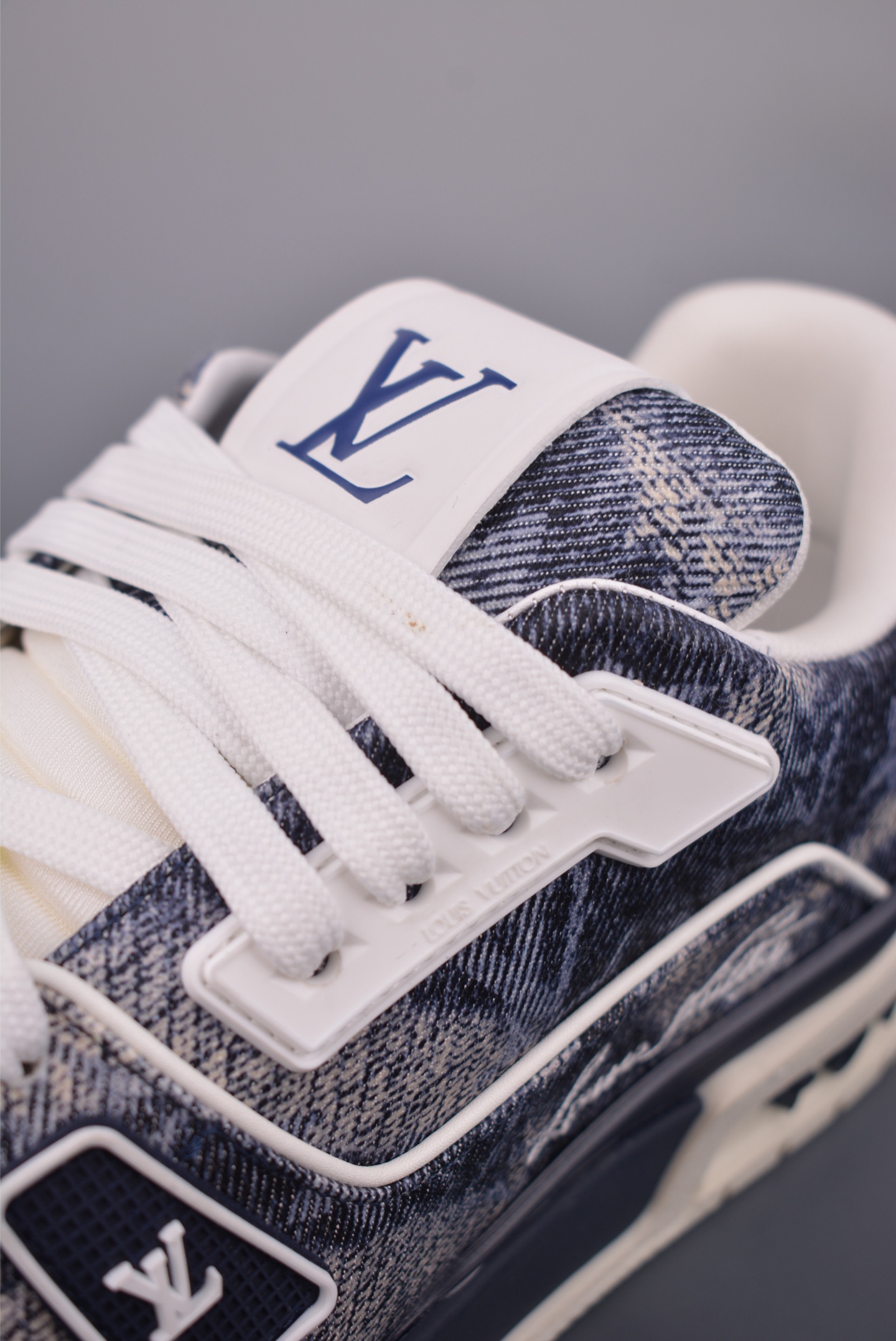 550 2021s LV Trainer 限定联名 最新配色国内限定无售 原版购入历时近两个月开发打造 经典多拼色超好看