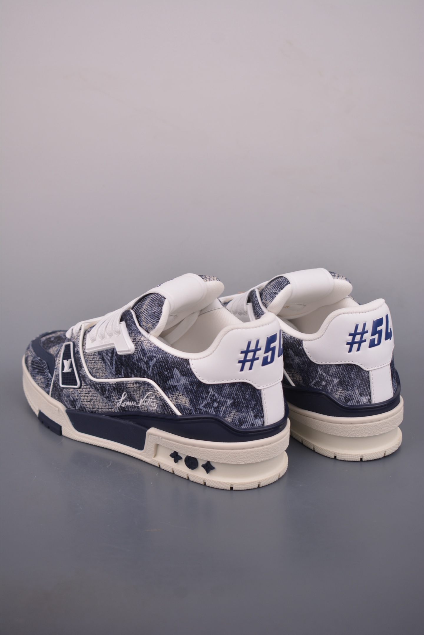 550 2021s LV Trainer 限定联名 最新配色国内限定无售 原版购入历时近两个月开发打造 经典多拼色超好看