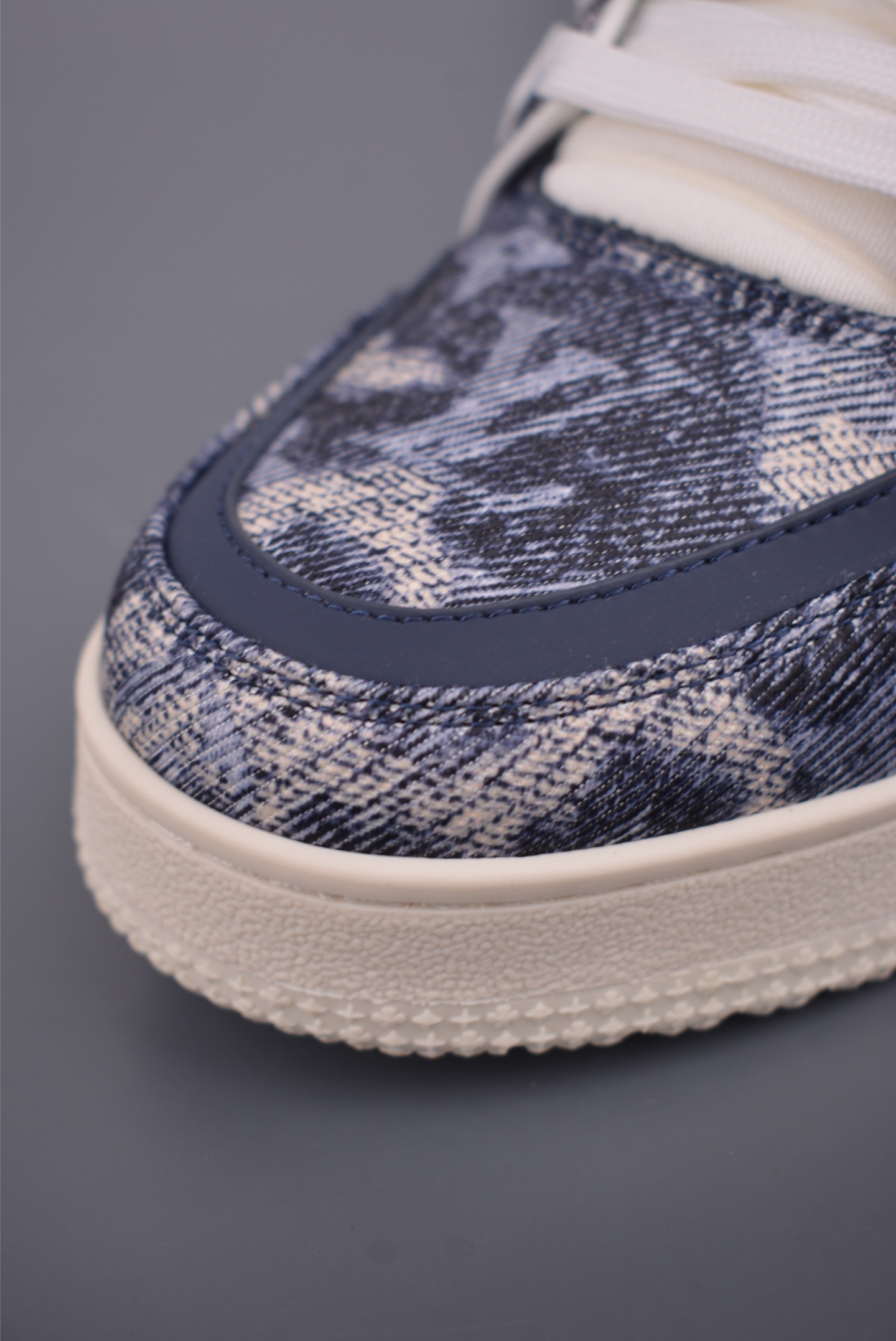 550 2021s LV Trainer 限定联名 最新配色国内限定无售 原版购入历时近两个月开发打造 经典多拼色超好看