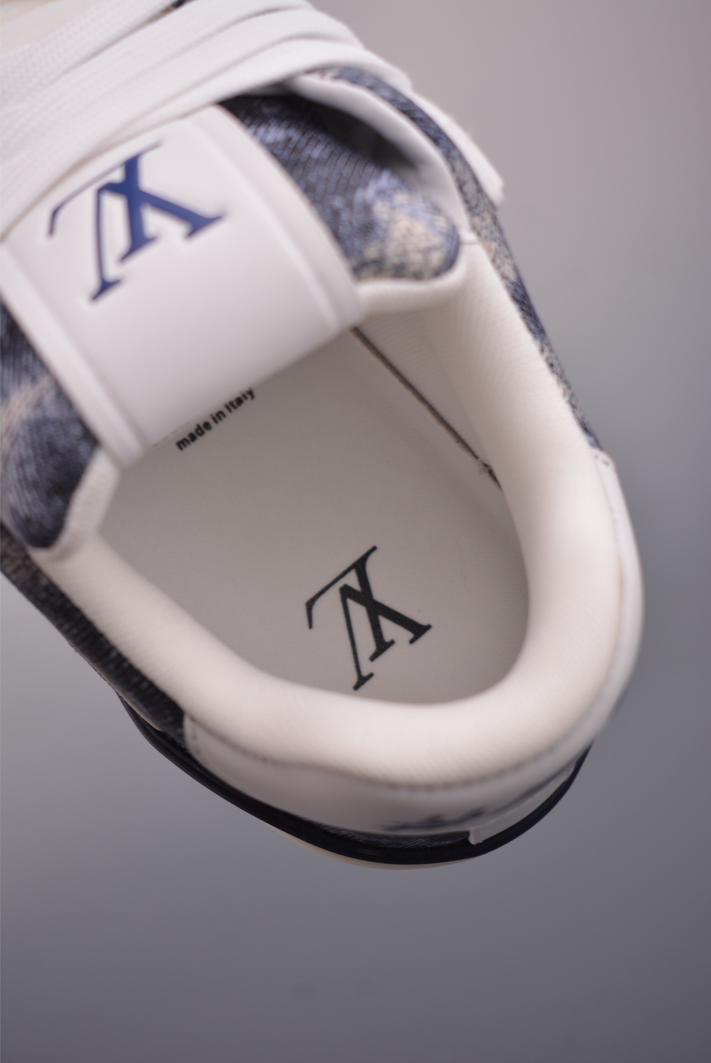 550 2021s LV Trainer 限定联名 最新配色国内限定无售 原版购入历时近两个月开发打造 经典多拼色超好看