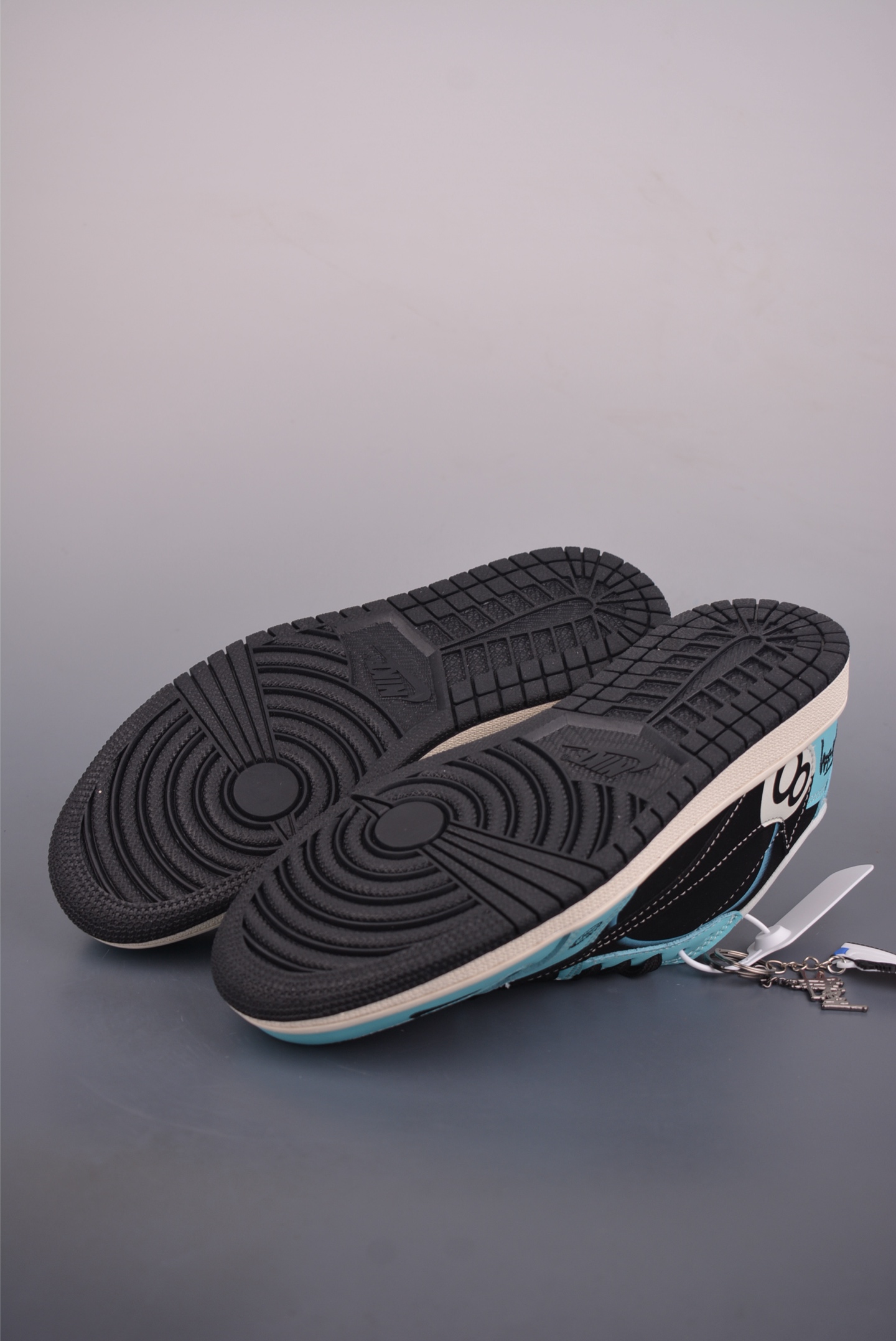 280 Fragment x Travis Scott x 黑8 Air Jordan 1 Low 三方联名倒钩 DD7866-103